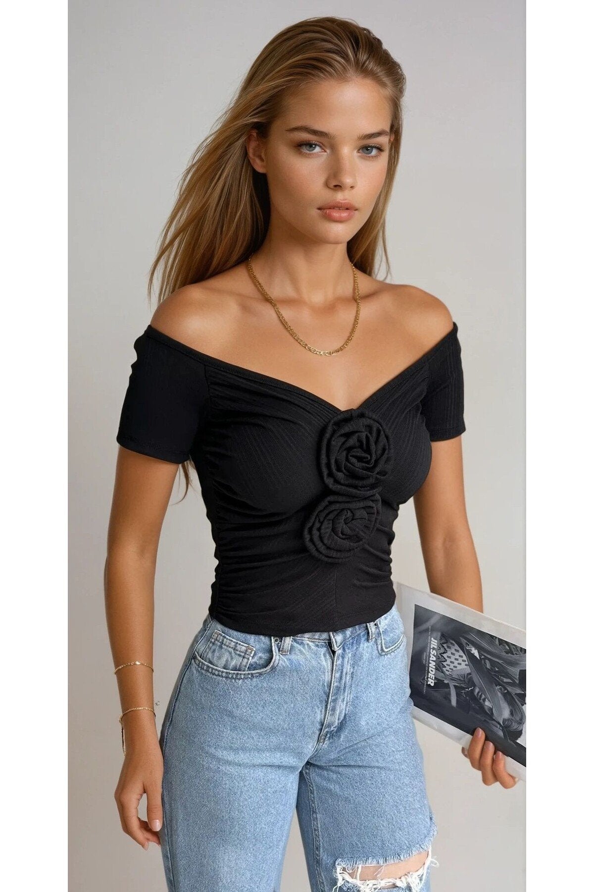 KADIN GÜL DETAYLI DÜŞÜK OMUZ ÖRME KUMAŞ BLUZ