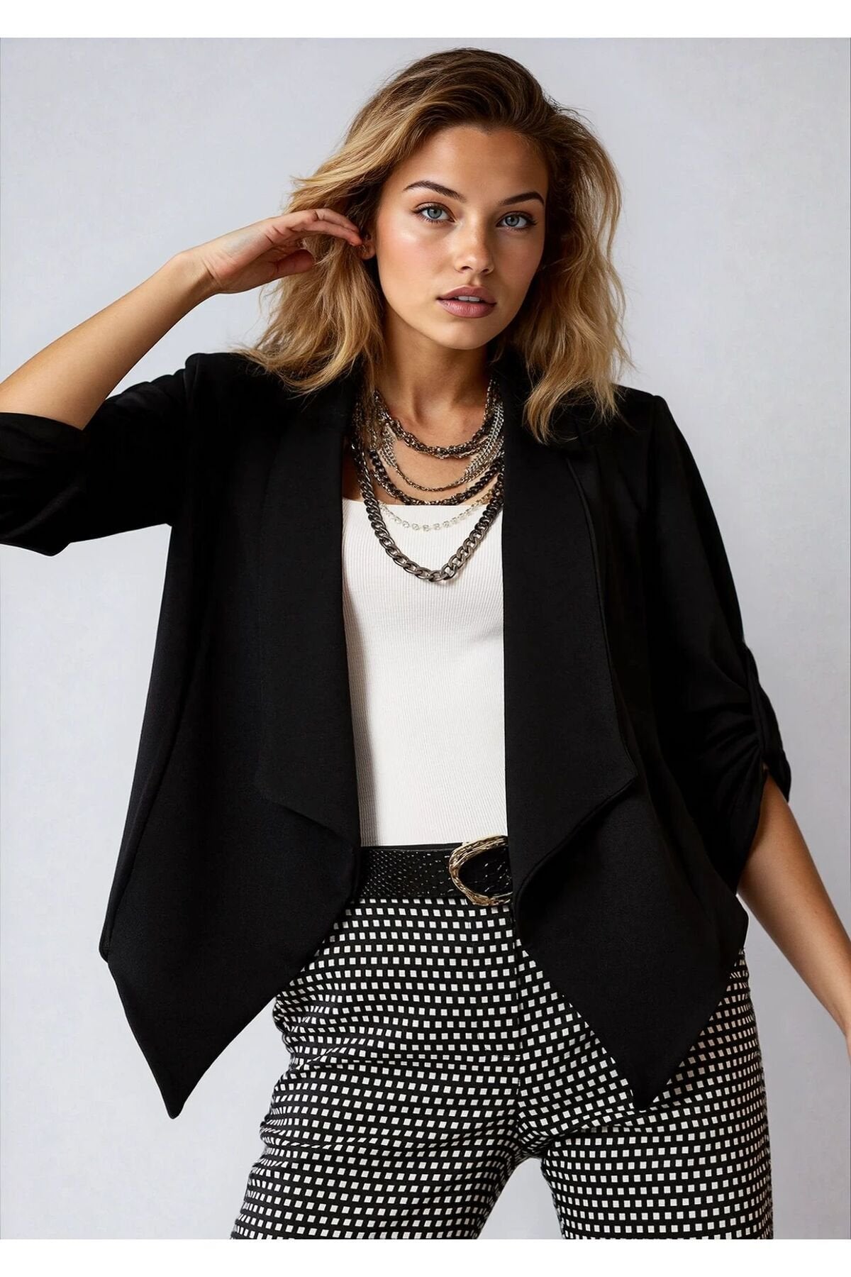 KADIN VATKALI ÖNÜ DÜĞMESİZ ASİMETRİK KESİM APOLET DETAYLI CEKET