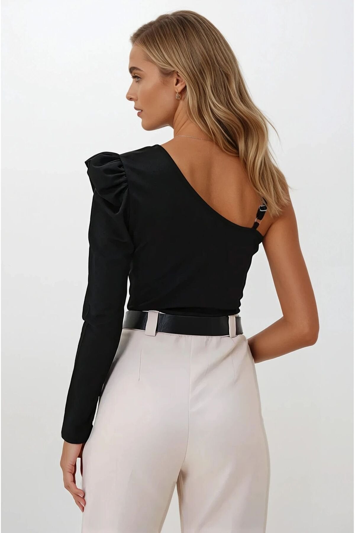 KADIN CUT OUT DETAYLI TEK KOL TÜL GARNİLİ ASİMETRİK KESİM ESNEK KUMAŞ BLUZ