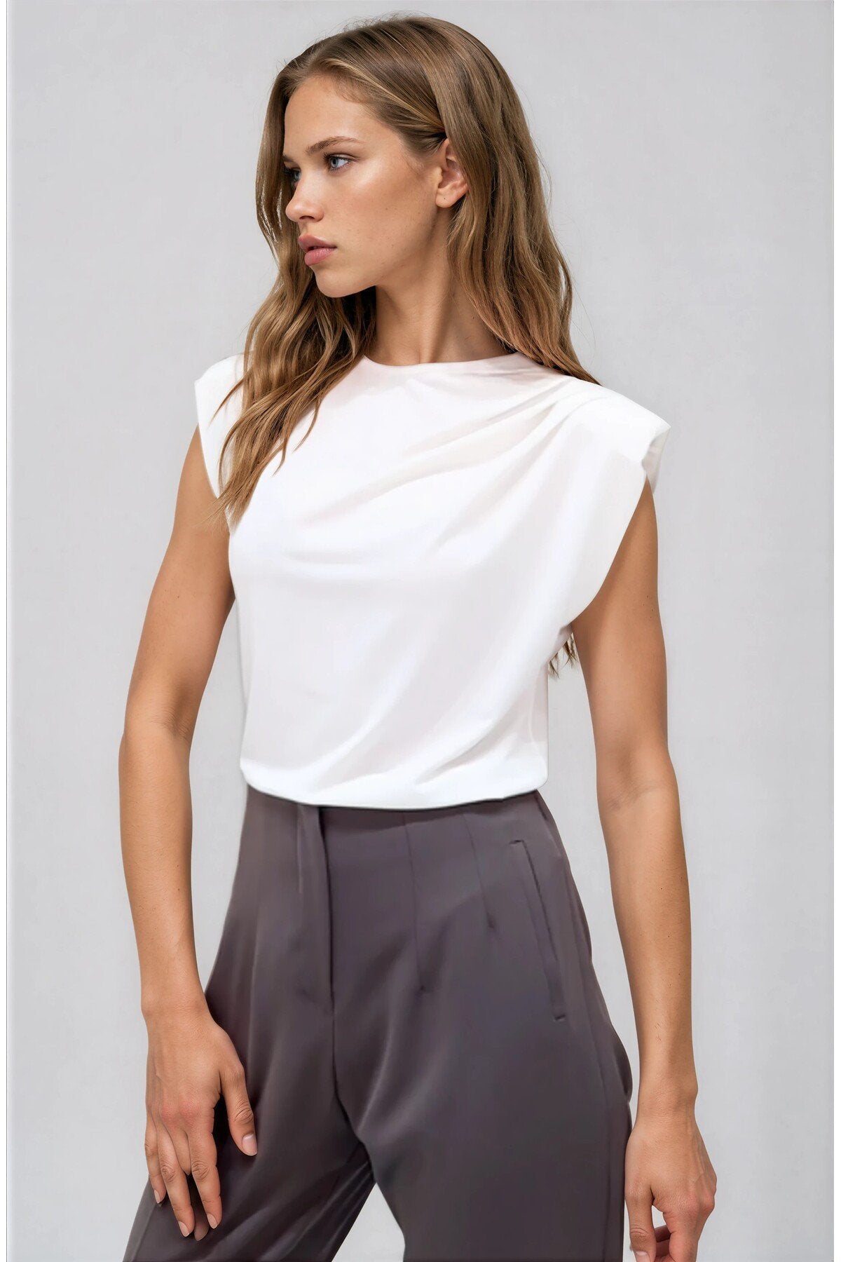 KADIN DRAPE DETAYLI VATKALI ESNEK SANDY KUMAŞ BLUZ