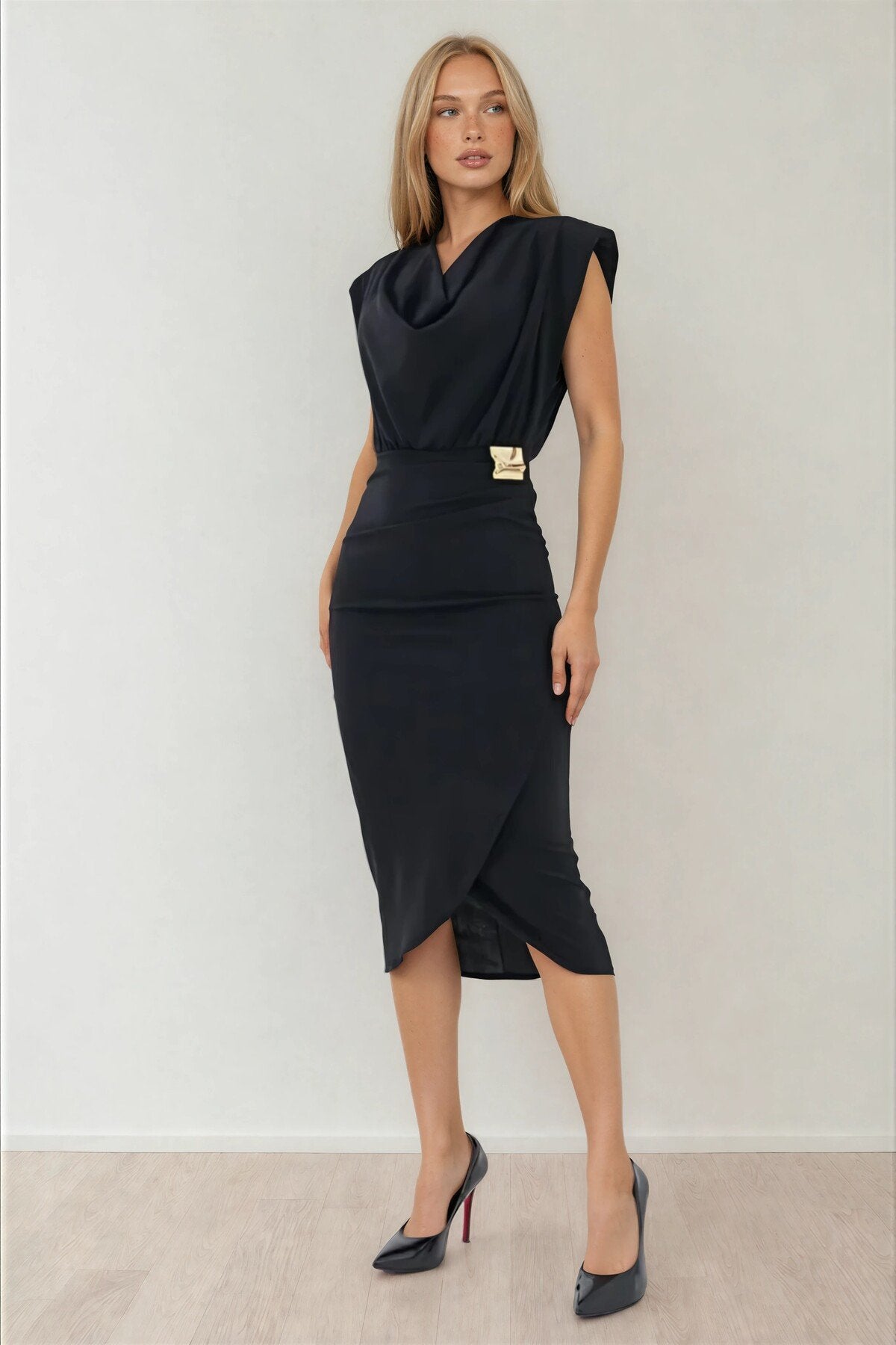 KADIN VATKALI DEGAJE YAKA ÇIKARILABİLİR BROŞLU ANVELOP KESİM DÜĞÜN NİŞAN SÖZ DAVET ABİYE ELBİSESİ