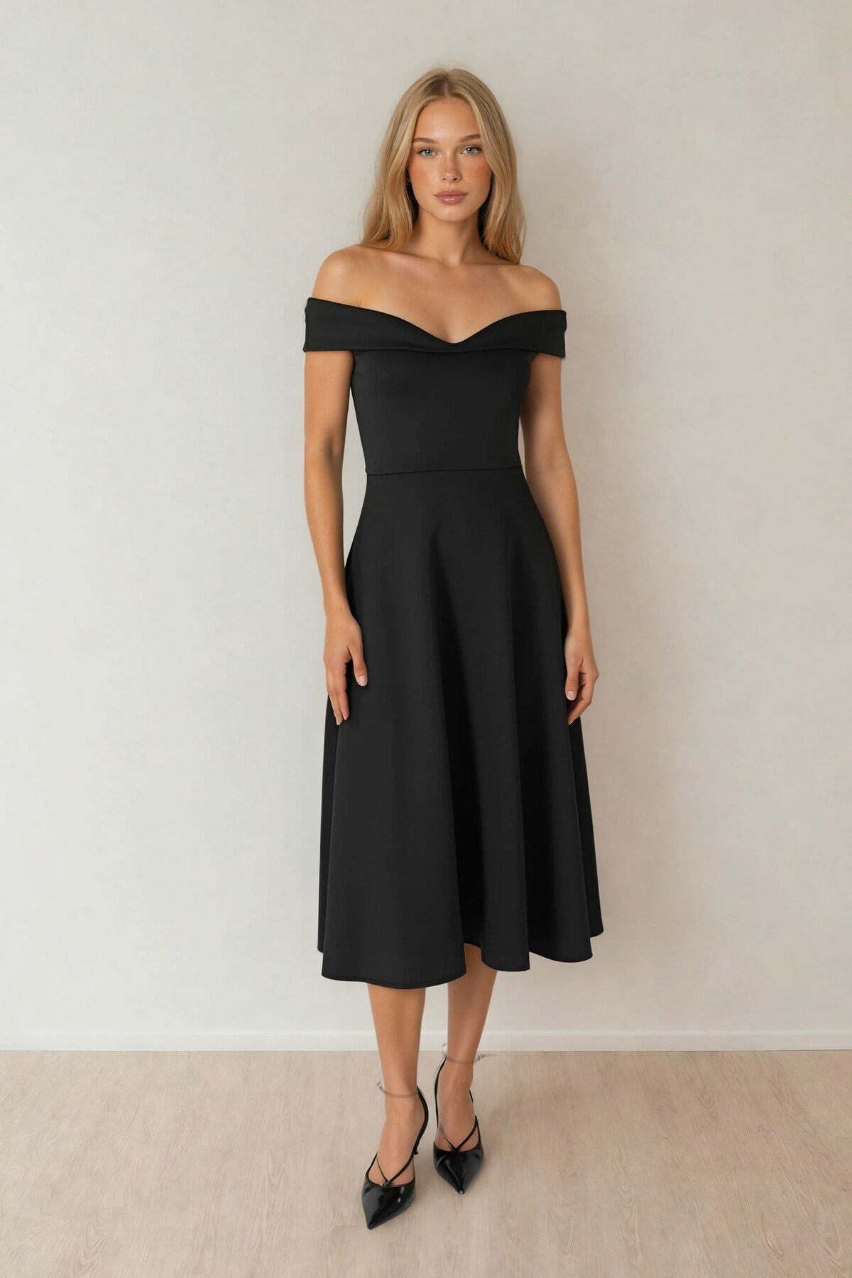 KADIN MADONNA YAKA ETEĞİ KLOŞ LİKRALI KUMAŞ MİDİ BOY ELBİSE