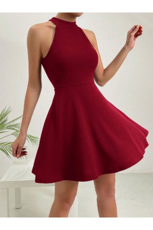 KADIN KOLSUZ ESNEK KUMAŞ SIRTI CUT OUT DETAYLI KLOŞ ELBİSE