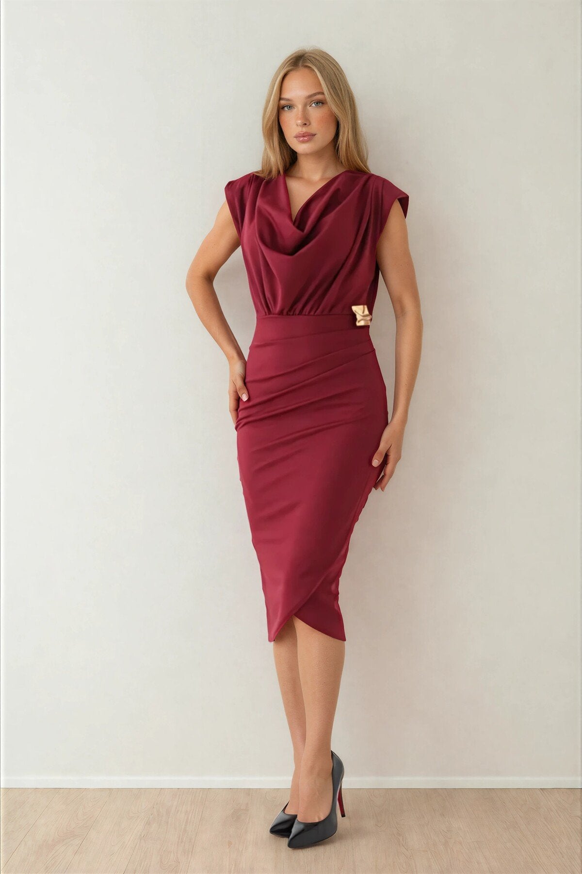 KADIN VATKALI DEGAJE YAKA ÇIKARILABİLİR BROŞLU ANVELOP KESİM DÜĞÜN NİŞAN SÖZ DAVET ABİYE ELBİSESİ