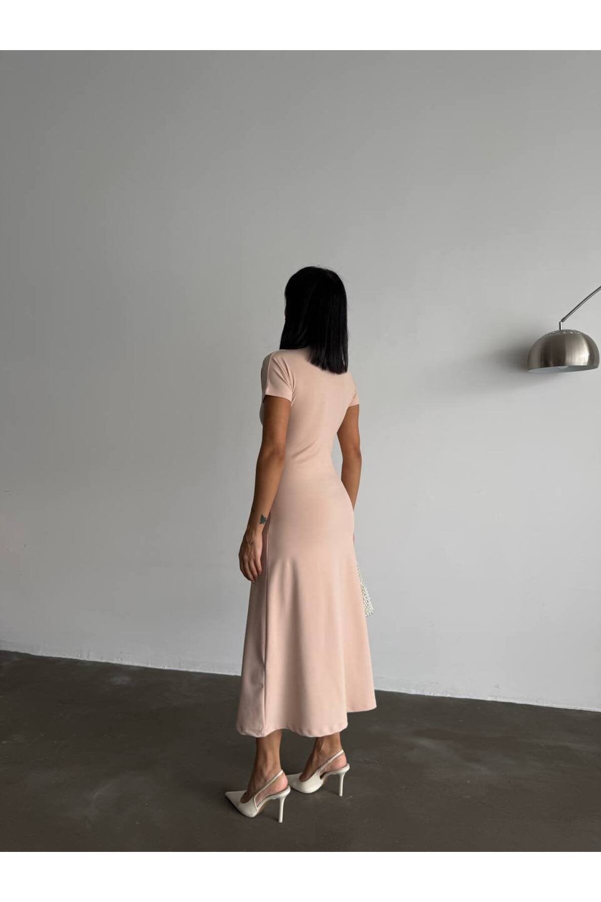 KADIN FERMUAR DETAYLI ESNEK KUMAŞ MİDİ BOY ELBİSE