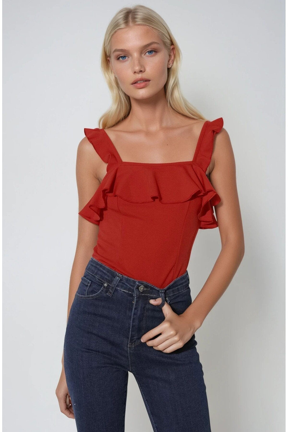 KADIN YAKASI VE OMUZLARI FIRFIRLI KARE YAKA ESNEK KUMAŞ BLUZ