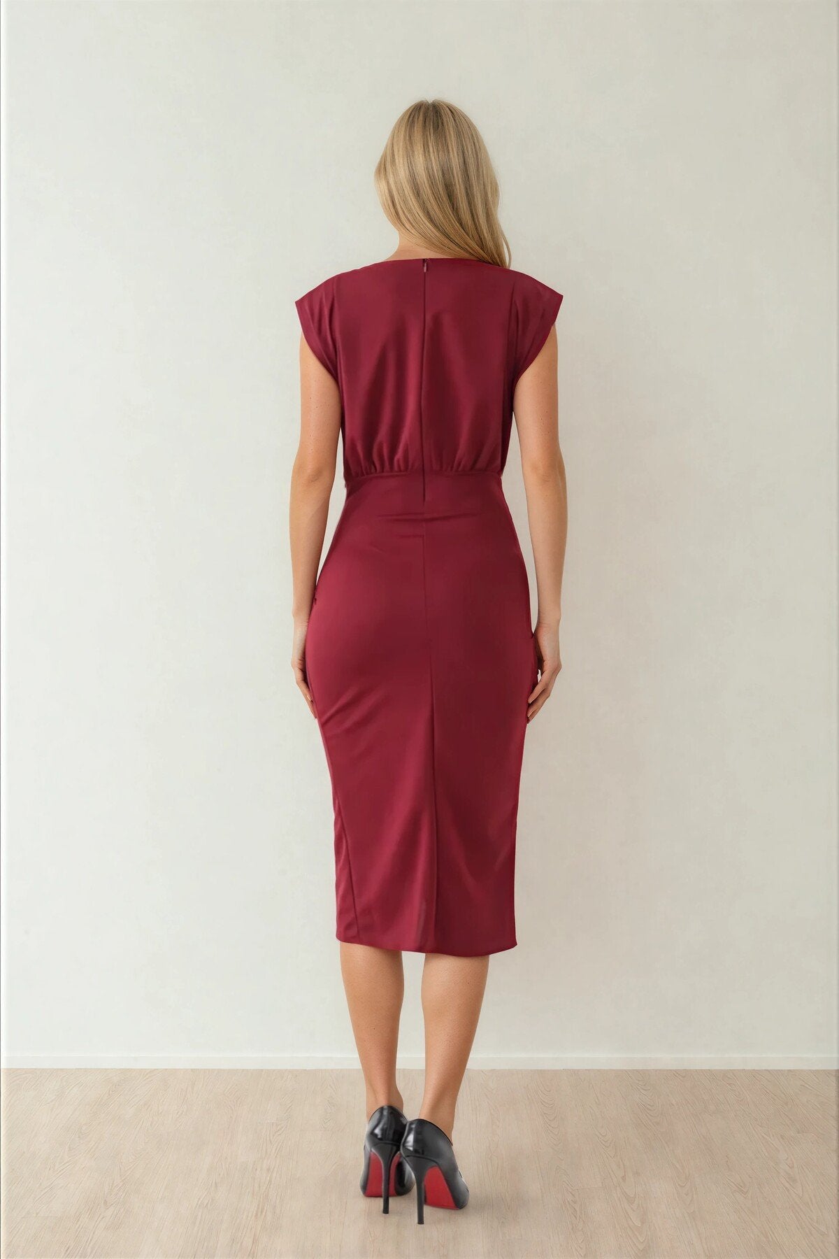 KADIN VATKALI DEGAJE YAKA ÇIKARILABİLİR BROŞLU ANVELOP KESİM DÜĞÜN NİŞAN SÖZ DAVET ABİYE ELBİSESİ