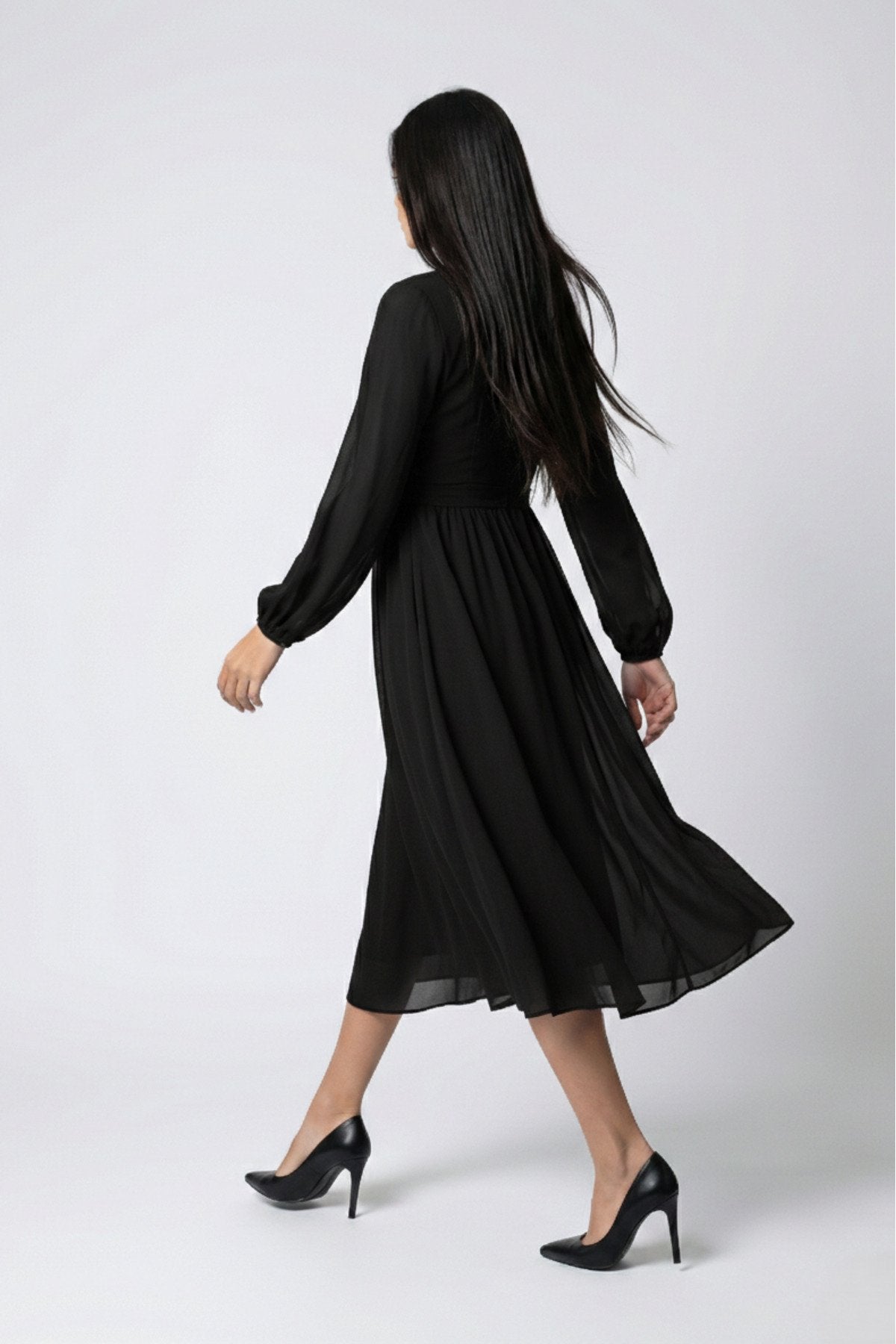 KADIN YARIM BALIKÇI YAKA BÜZGÜ DETAYLI ASTARLI MİDİ BOY ŞİFON ELBİSE