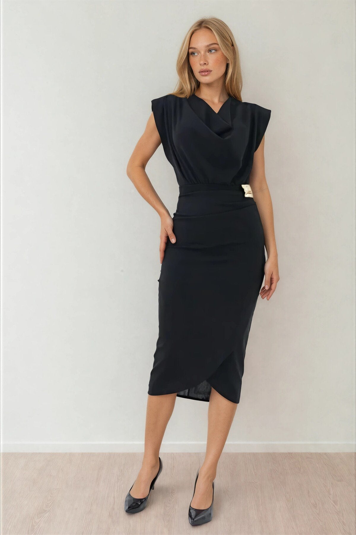 KADIN VATKALI DEGAJE YAKA ÇIKARILABİLİR BROŞLU ANVELOP KESİM DÜĞÜN NİŞAN SÖZ DAVET ABİYE ELBİSESİ