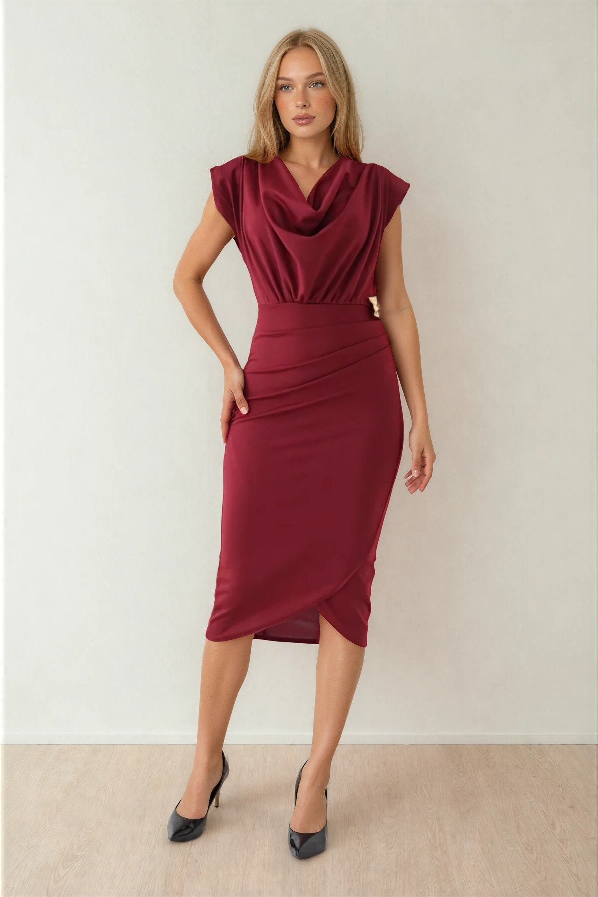 KADIN VATKALI DEGAJE YAKA ÇIKARILABİLİR BROŞLU ANVELOP KESİM DÜĞÜN NİŞAN SÖZ DAVET ABİYE ELBİSESİ