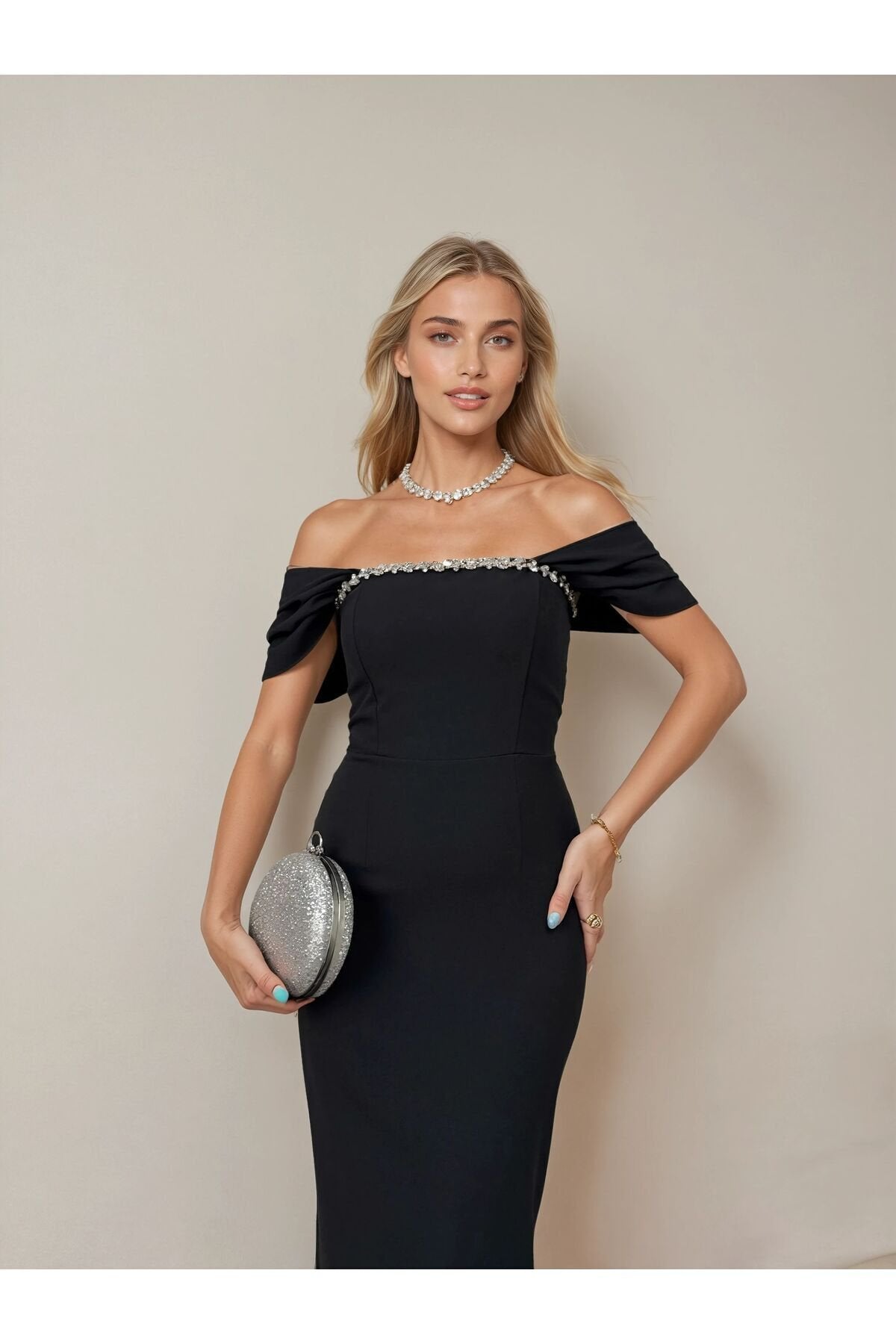 KADIN YAKASI TAŞ DETAYLI ATLAS KUMAŞ UZUN BOY DÜĞÜN NİŞAN SÖZ DAVET ELBİSESİ