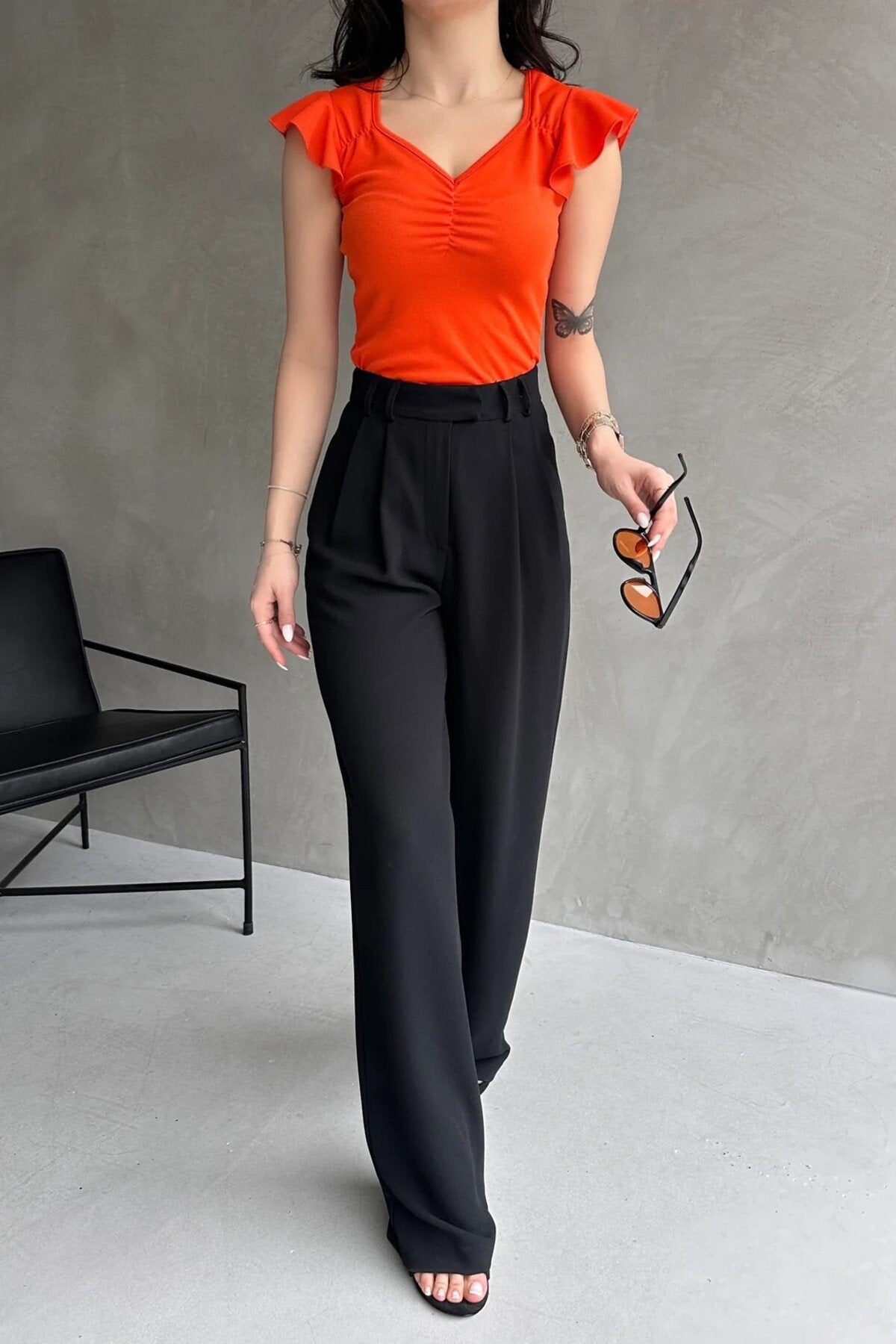 KADIN KALP YAKA ÖNÜ BÜZGÜLÜ OMUZLARI FIRFIRLI ESNEK ÖRME KUMAŞ BLUZ