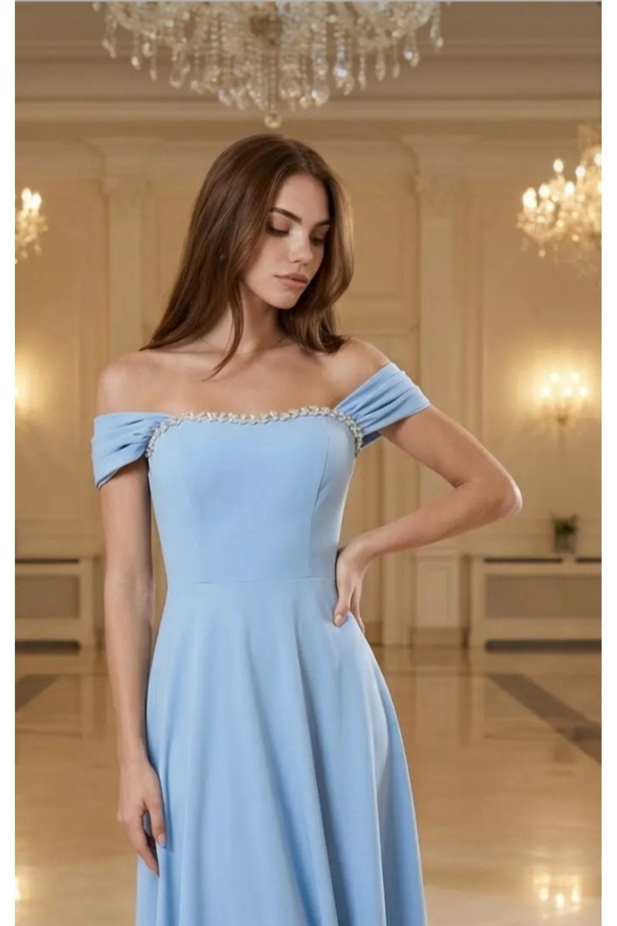 KADIN YAKASI TAŞ AKSESUAR DETAYLI ATLAS KUMAŞ UZUN BOY ETEĞİ KLOŞ ABİYE DÜĞÜN NİŞAN DAVET ELBİSESİ