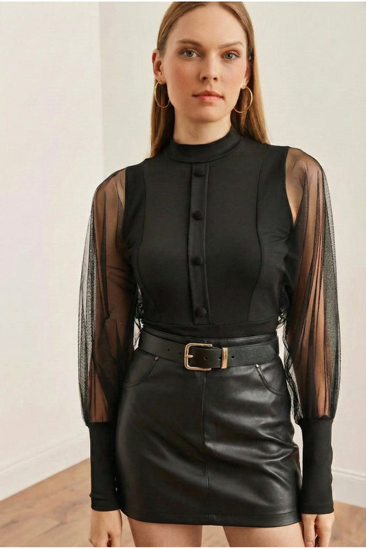 KADIN YARIM BALIKÇI YAKA KOLU TÜL ÖNÜ DÜĞME DETAYLI ESNEK KUMAŞ BLUZ