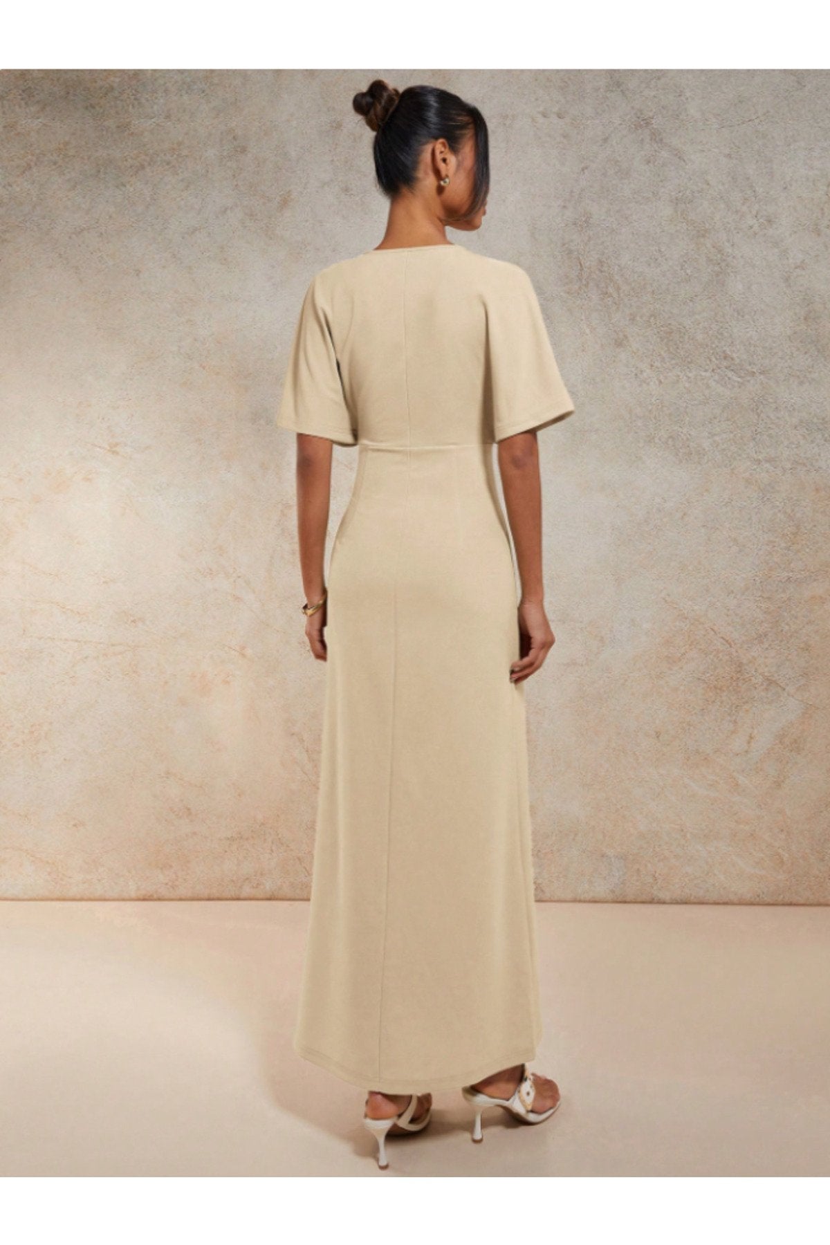 KADIN V YAKA MELEK KOL GÖĞSÜ BÜZGÜ DETAYLI ESNEK ÖRME KUMAŞ UZUN BOY ELBİSE