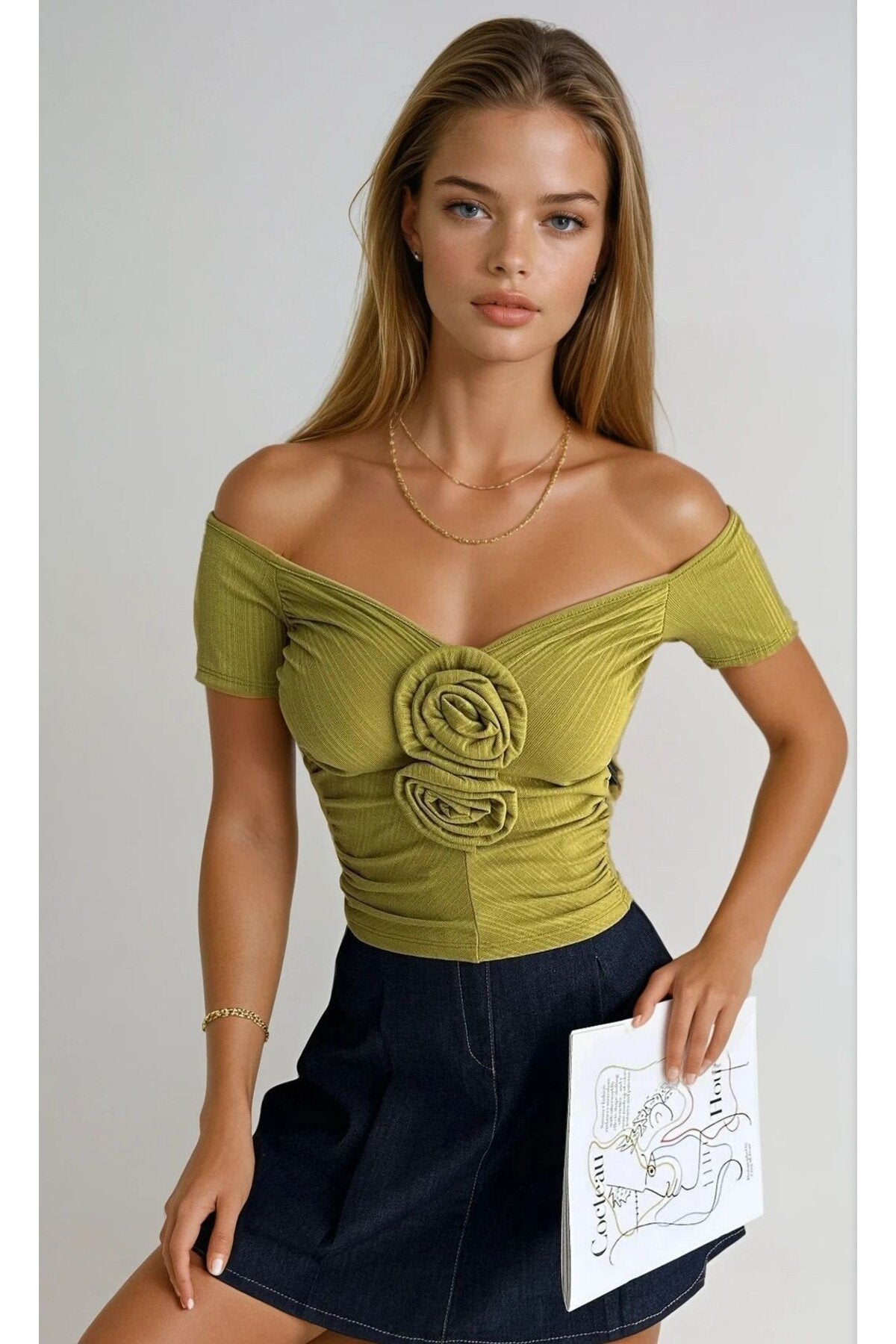 KADIN GÜL DETAYLI DÜŞÜK OMUZ ÖRME KUMAŞ BLUZ