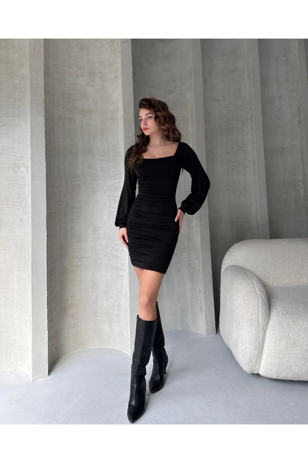 KADIN KARE YAKA BÜZGÜLÜ ÇİFT KAT SANDY KUMAŞ ELBİSE