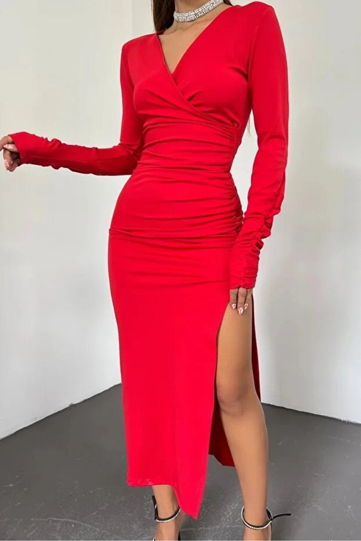 KADIN DRAPE DETAYLI KRUVAZE YAKA YIRTMAÇLI ESNEK KUMAŞ ELBİSE