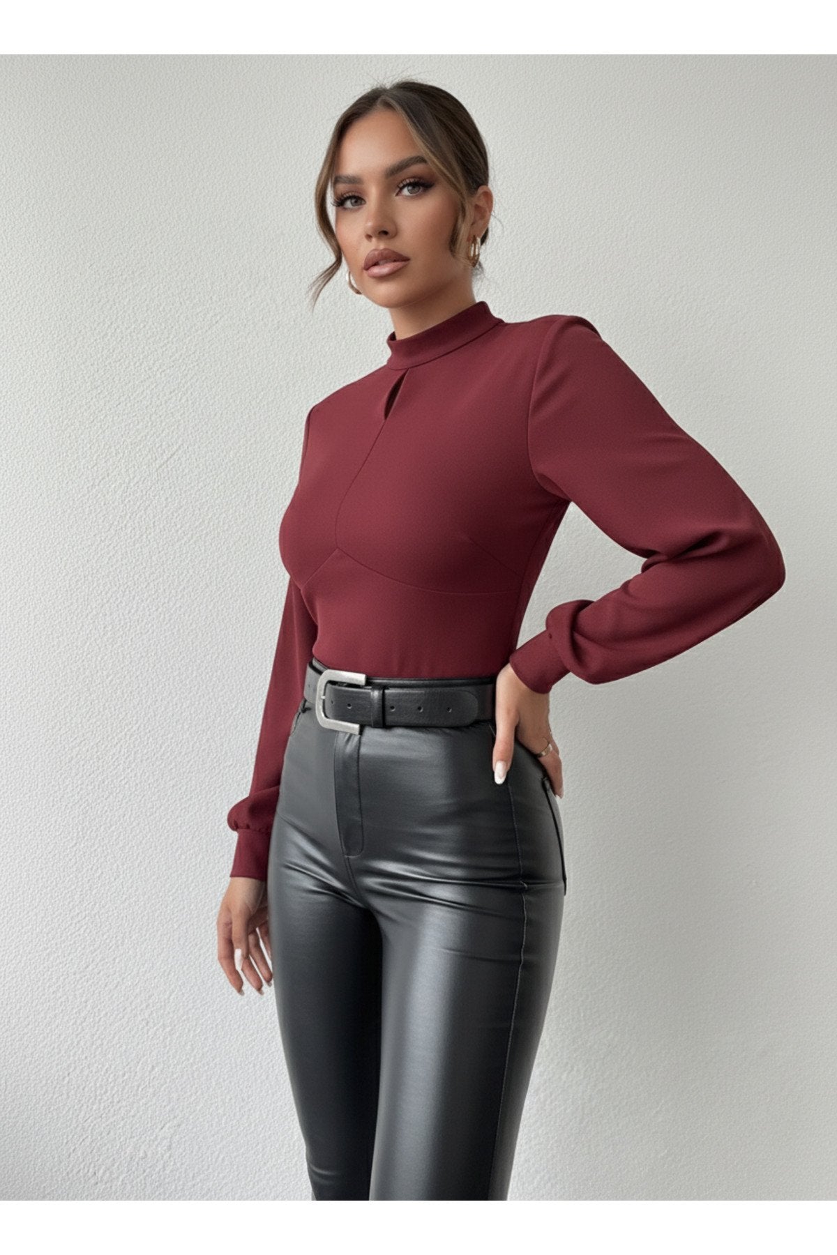 KADIN BALON KOL ÖNÜ DAMLA DETAYLI ESNEK ÖRME KUMAŞ BLUZ