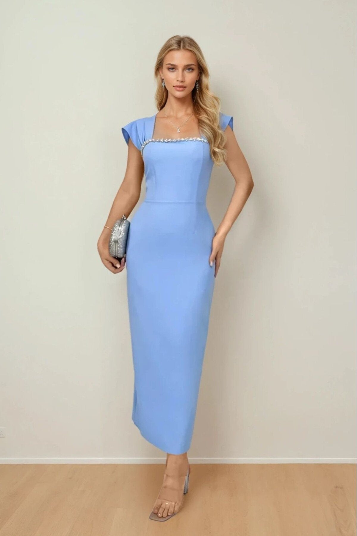 KADIN YAKASI TAŞ DETAYLI ATLAS KUMAŞ UZUN BOY DÜĞÜN NİŞAN SÖZ DAVET ELBİSESİ