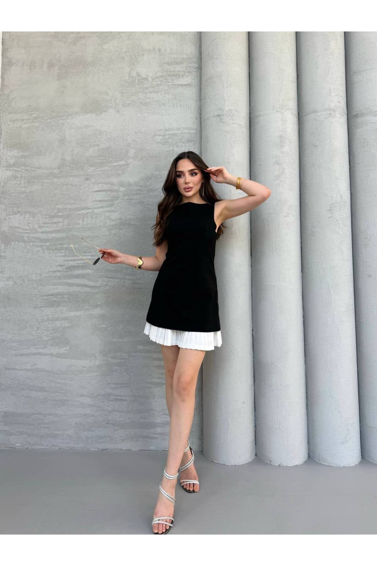 KADIN ETEĞİ PİLİSE DETAYLI ATLAS KUMAŞ KOLSUZ ELBİSE