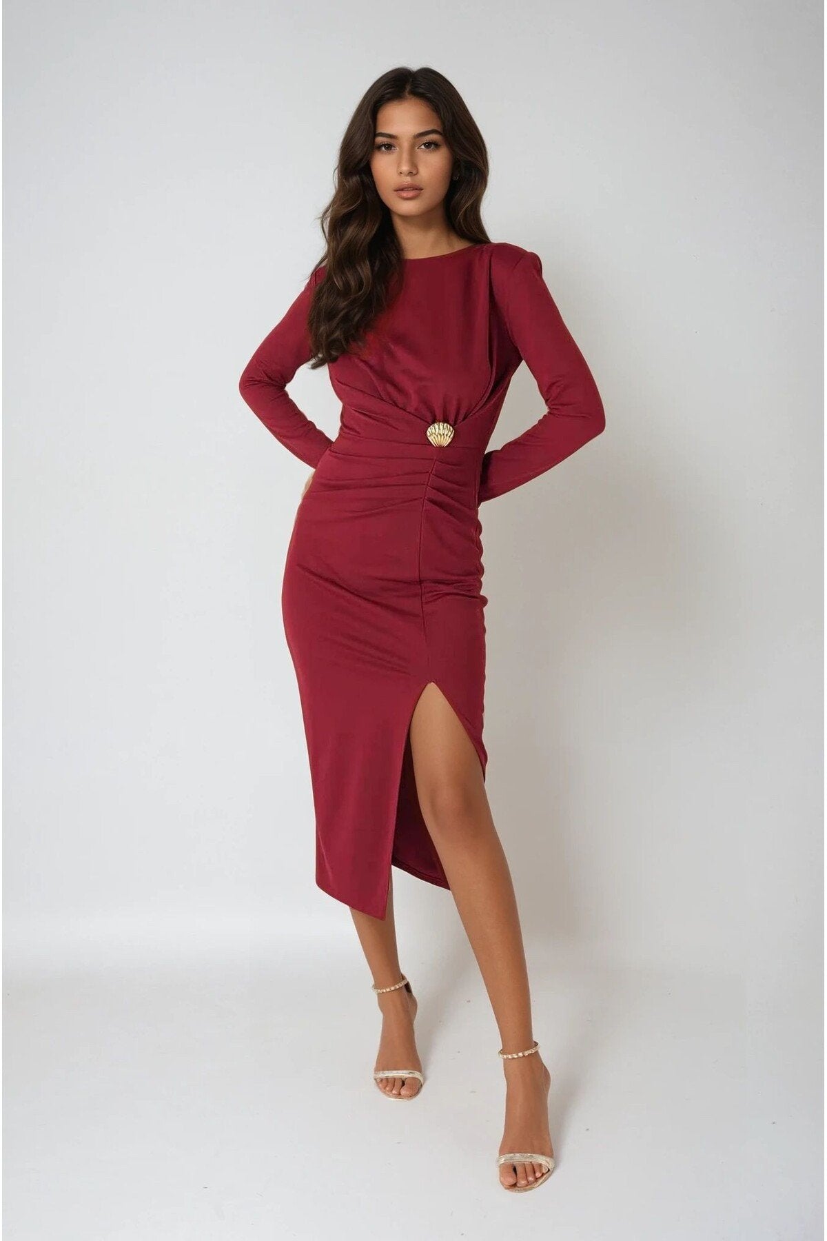 KADIN VATKALI DRAPE DETAYLI ESNEK KUMAŞ BROŞLU MİDİ BOY SÖZ DÜĞÜN NİŞAN DAVET ELBİSESİ