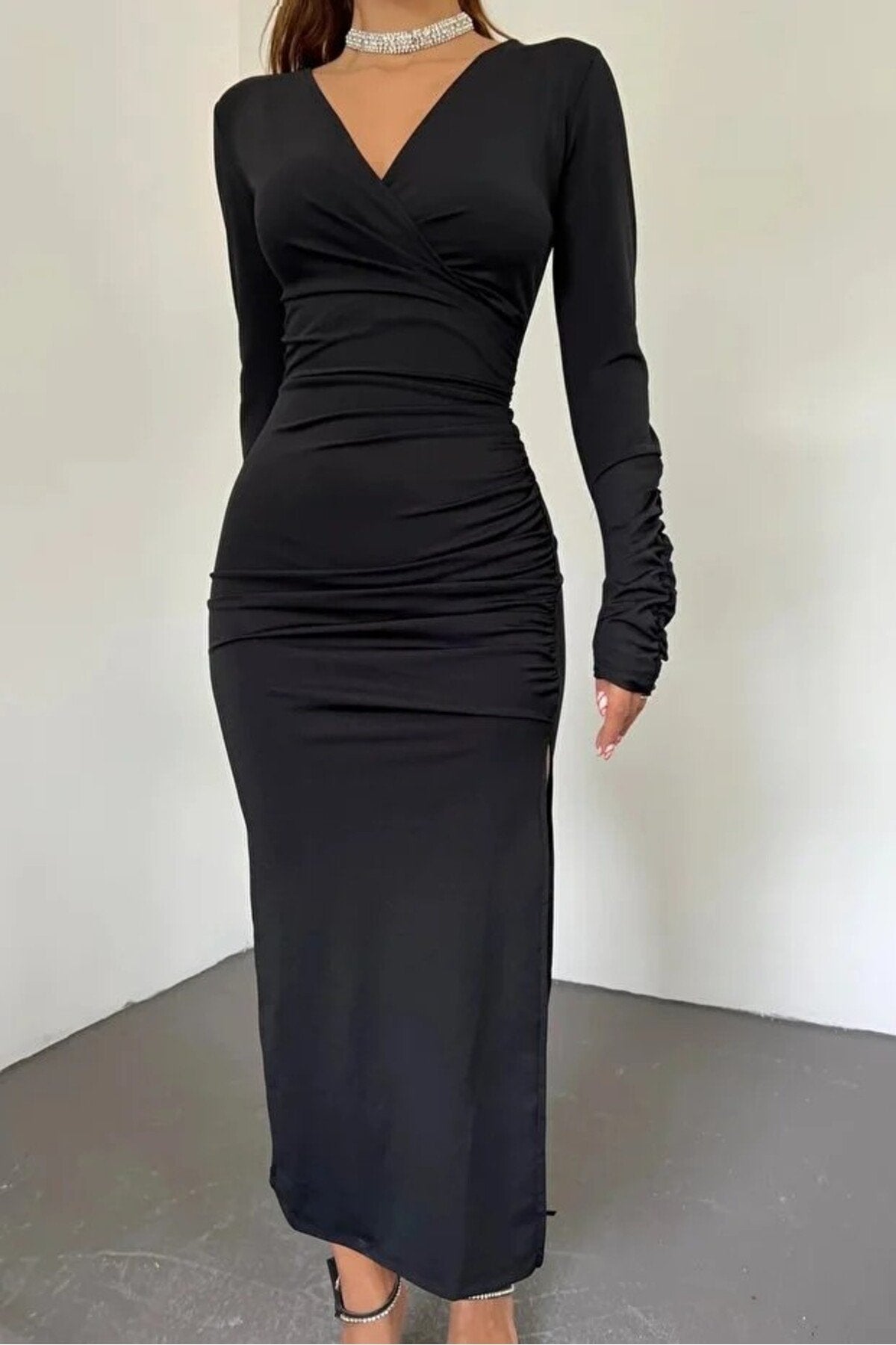 KADIN DRAPE DETAYLI KRUVAZE YAKA YIRTMAÇLI ESNEK KUMAŞ ELBİSE