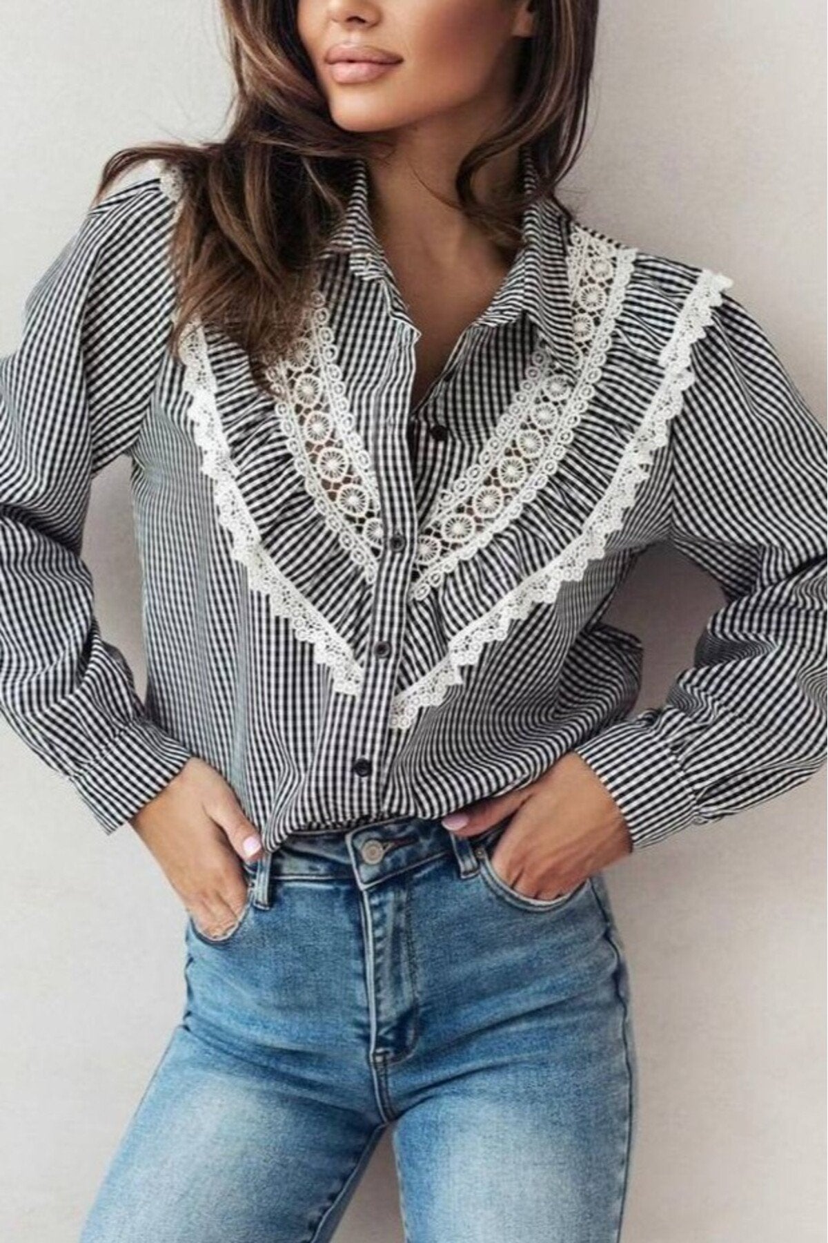 KADIN GÜPÜR DETAYLI EKOSE DESENLİ GÖMLEK