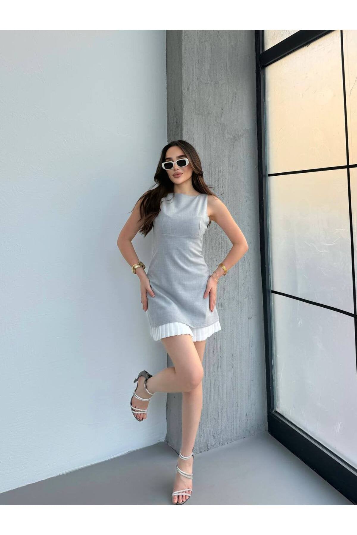 KADIN ETEĞİ PİLİSE DETAYLI ATLAS KUMAŞ KOLSUZ ELBİSE