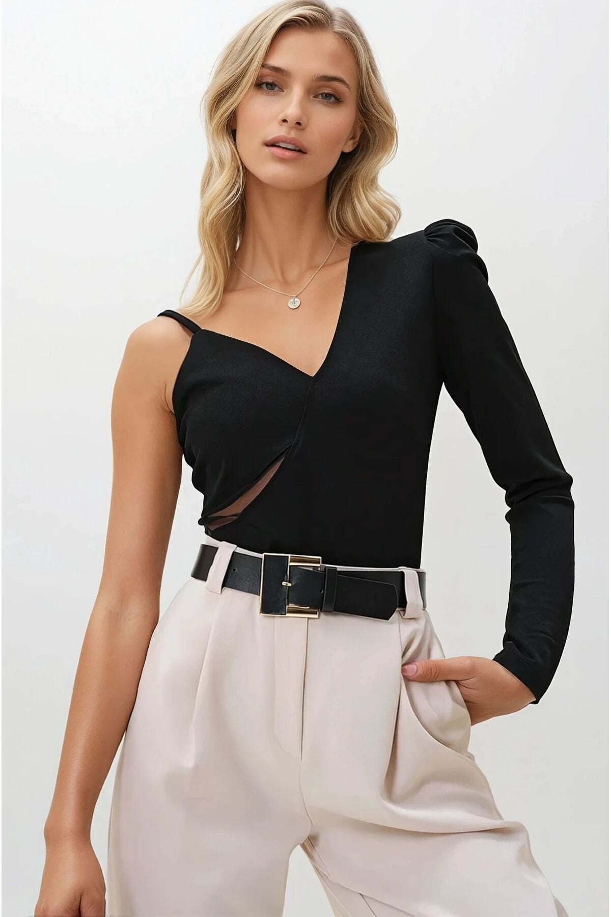 KADIN CUT OUT DETAYLI TEK KOL TÜL GARNİLİ ASİMETRİK KESİM ESNEK KUMAŞ BLUZ