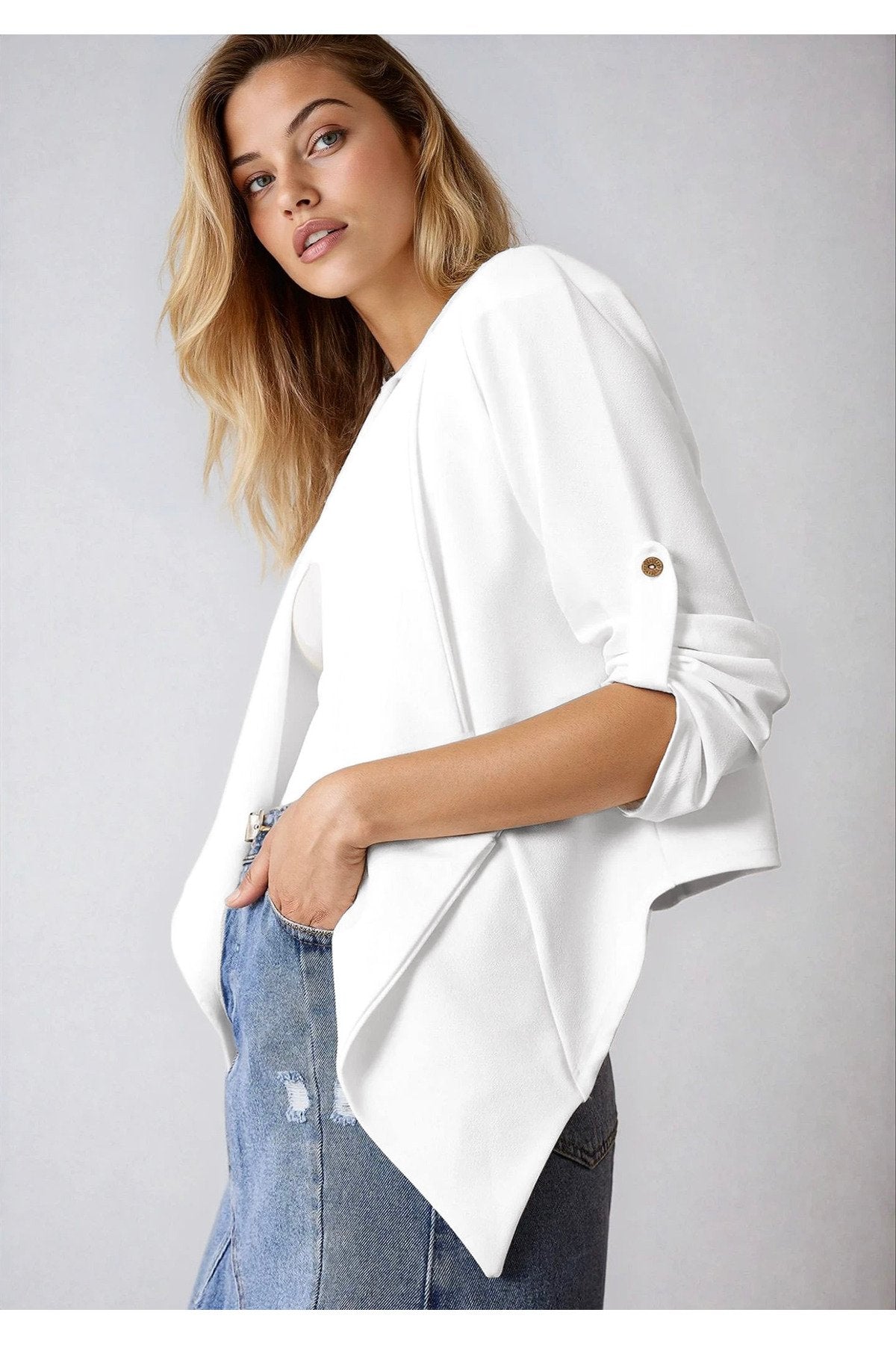 KADIN VATKALI ÖNÜ DÜĞMESİZ ASİMETRİK KESİM APOLET DETAYLI CEKET