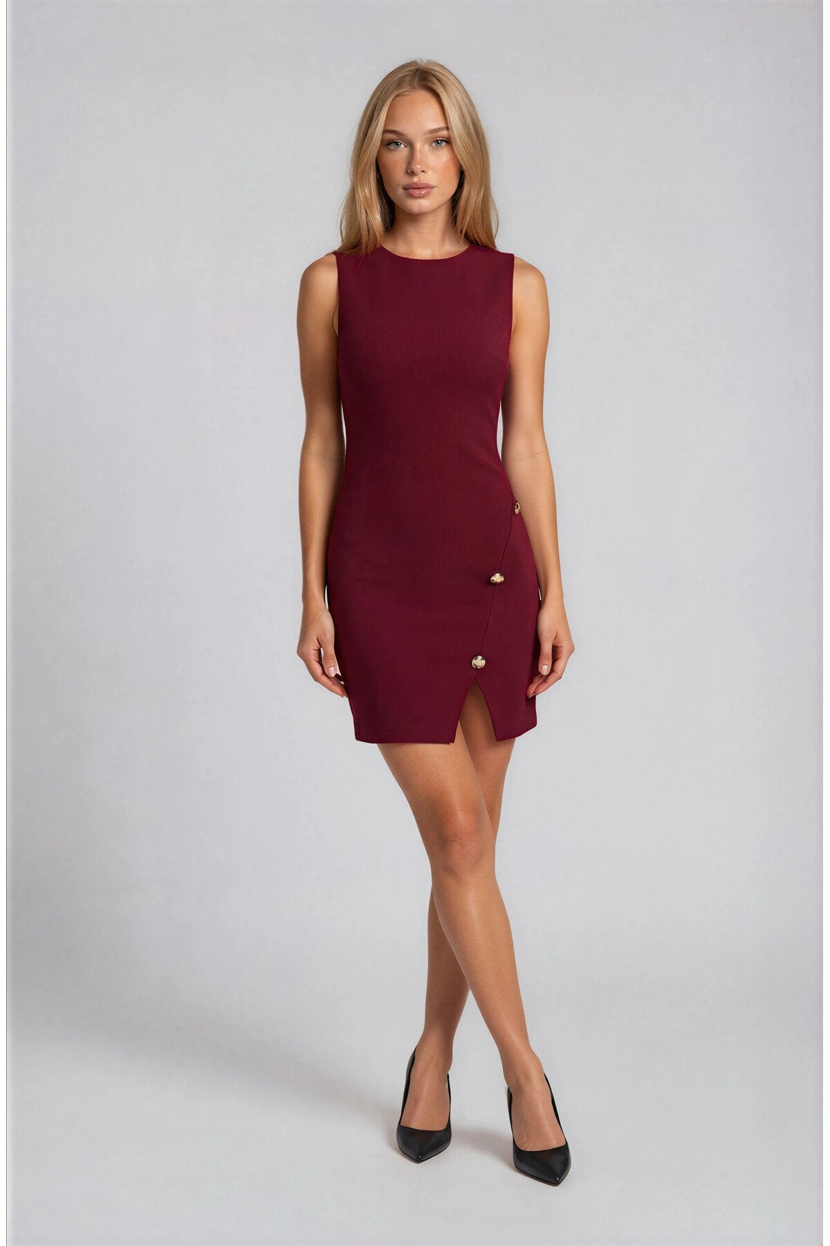 KADIN YIRTMAÇLI DÜĞME DETAYLI KOLSUZ ATLAS KUMAŞ MİNİ ELBİSE