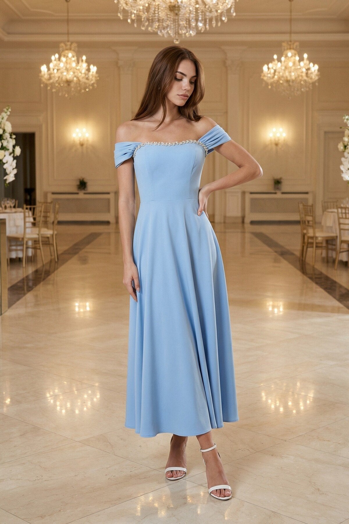 KADIN YAKASI TAŞ AKSESUAR DETAYLI ATLAS KUMAŞ UZUN BOY ETEĞİ KLOŞ ABİYE DÜĞÜN NİŞAN DAVET ELBİSESİ