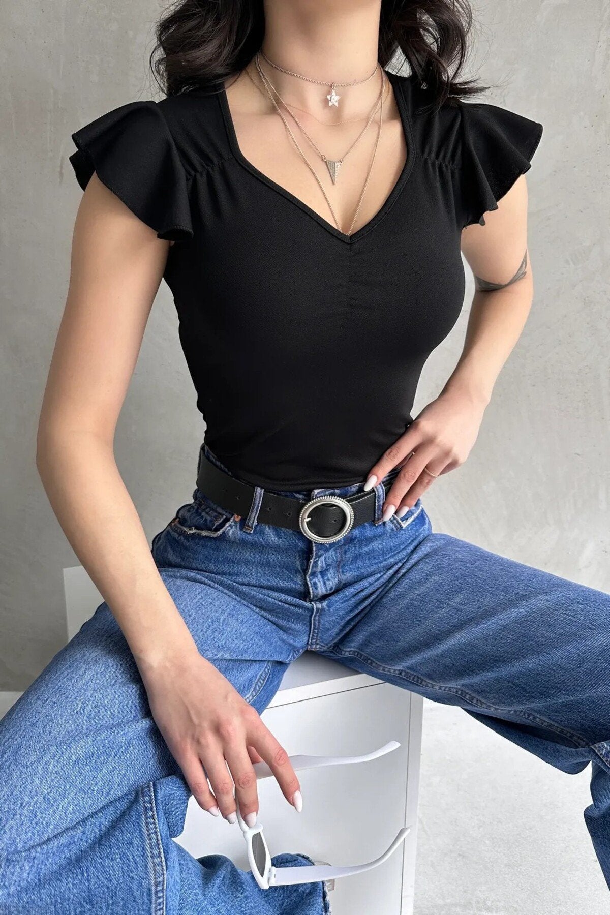 KADIN KALP YAKA ÖNÜ BÜZGÜLÜ OMUZLARI FIRFIRLI ESNEK ÖRME KUMAŞ BLUZ