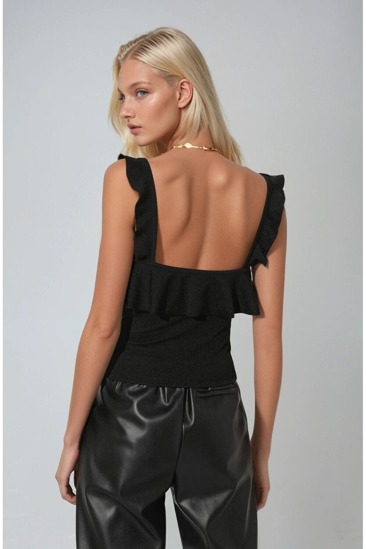 KADIN YAKASI VE OMUZLARI FIRFIRLI KARE YAKA ESNEK KUMAŞ BLUZ