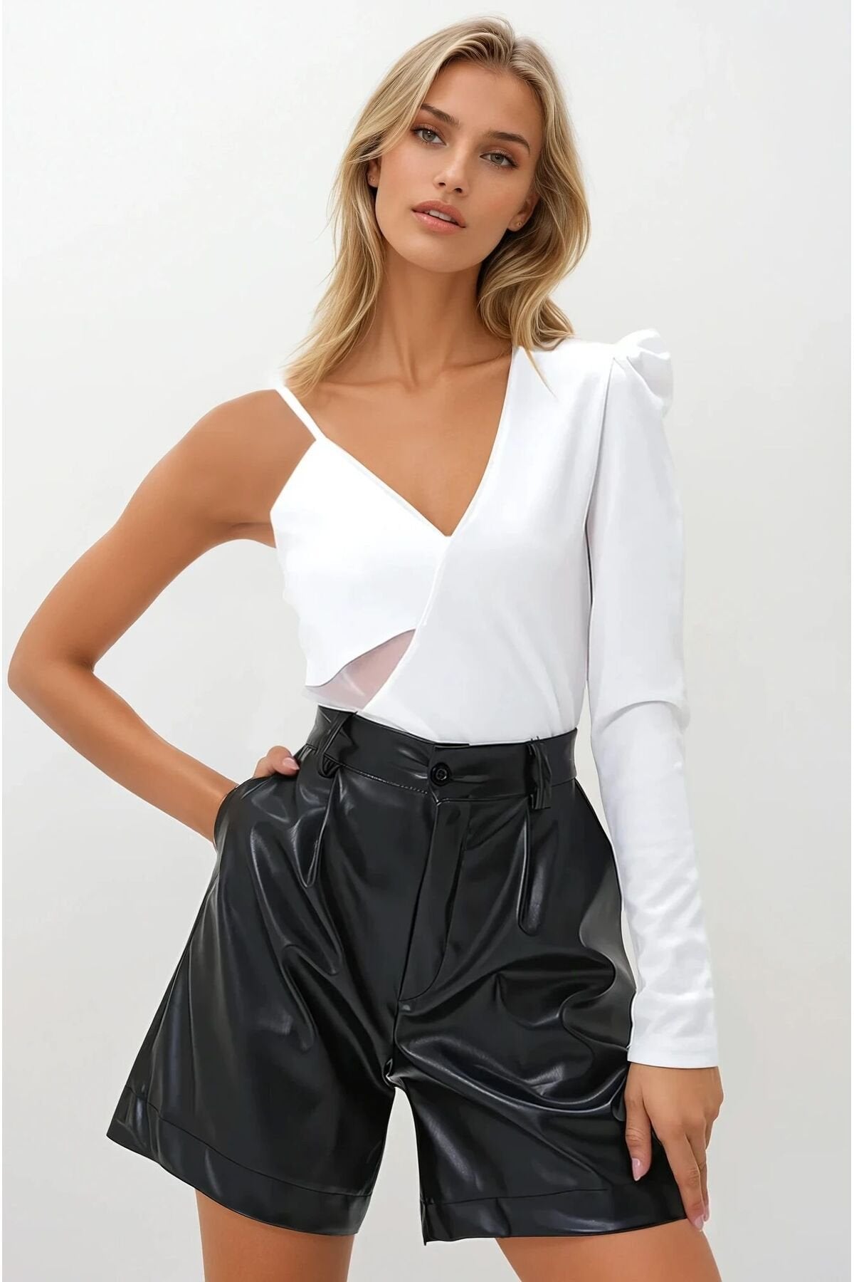 KADIN CUT OUT DETAYLI TEK KOL TÜL GARNİLİ ASİMETRİK KESİM ESNEK KUMAŞ BLUZ