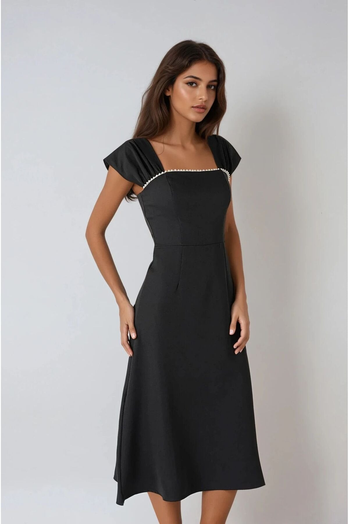 KADIN YAKASI İNCİ DETAYLI ATLAS KUMAŞ MİDİ BOY DÜĞÜN NİŞAN SÖZ DAVET ELBİSESİ