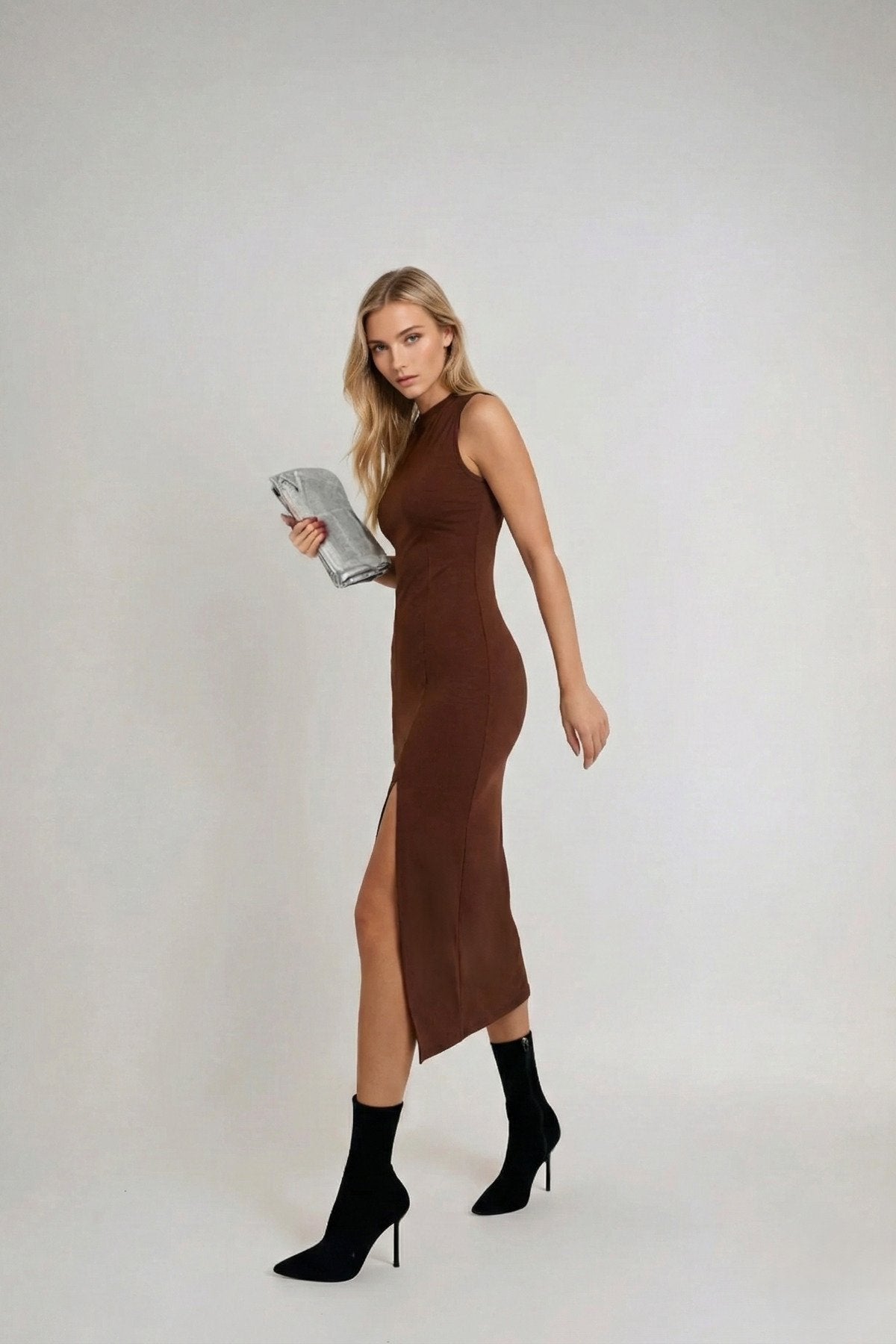 KADIN DİK YAKA KOLSUZ ESNEK KUMAŞ YIRTMAÇLI ELBİSE