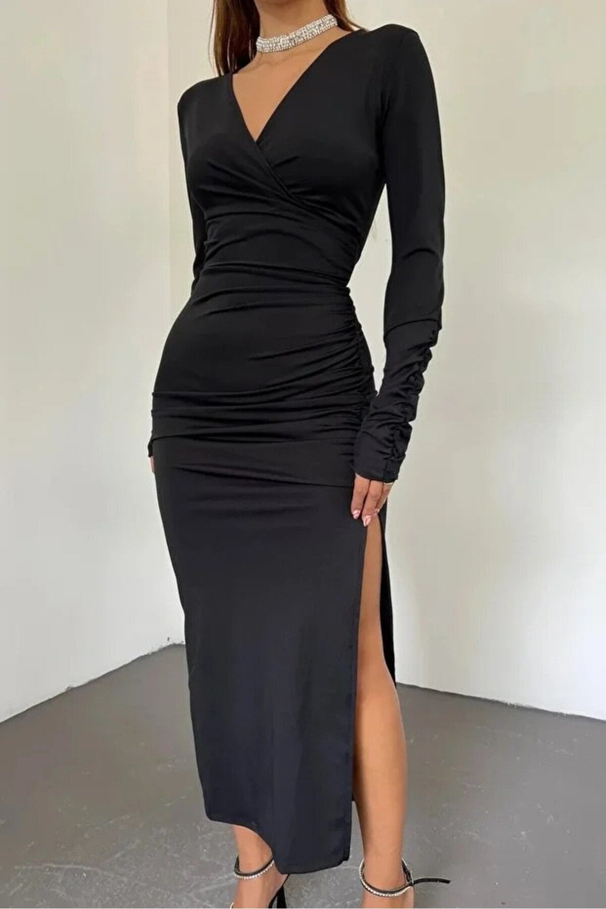 KADIN DRAPE DETAYLI KRUVAZE YAKA YIRTMAÇLI ESNEK KUMAŞ ELBİSE