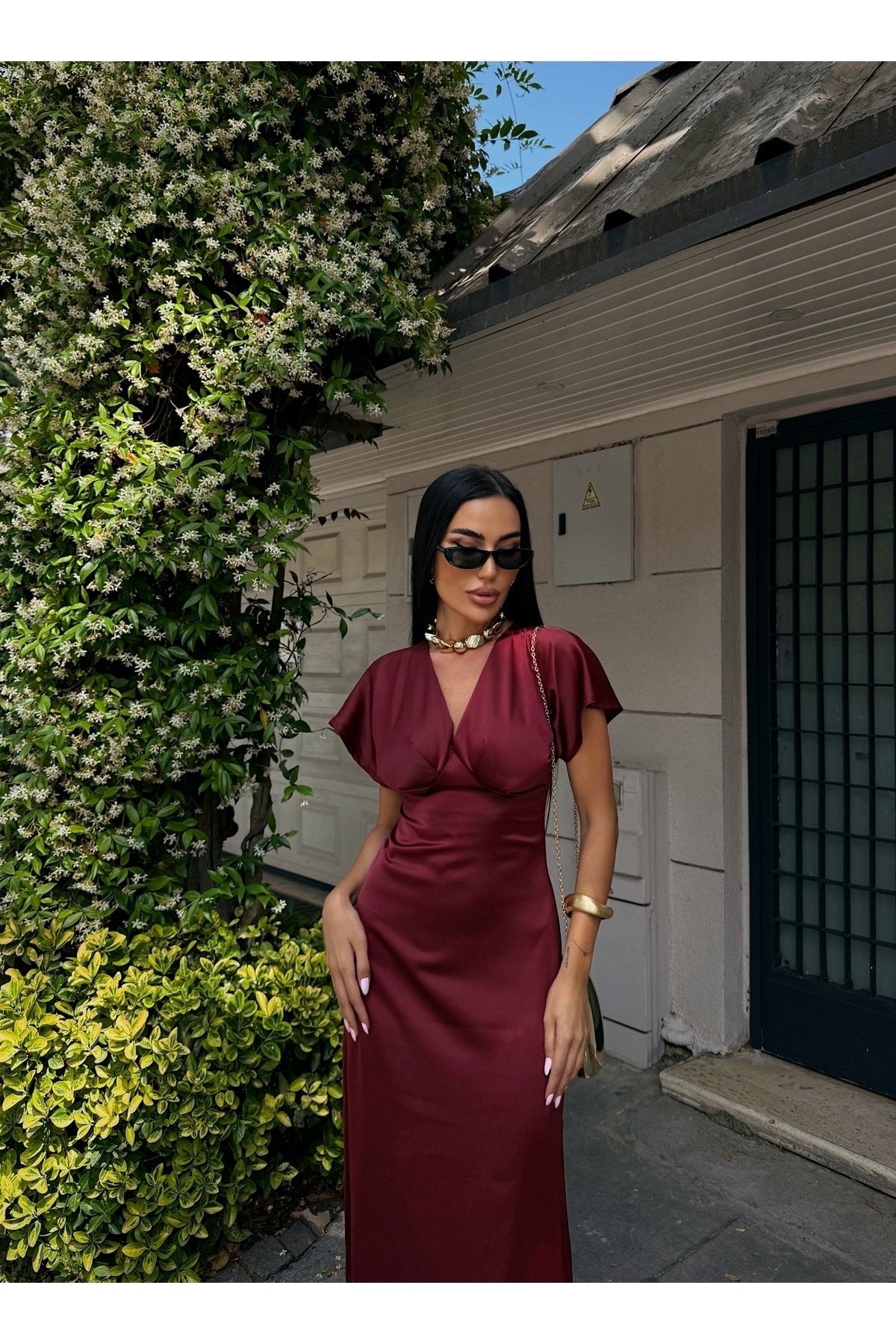 KADIN V YAKA PİLELİ SATEN MİDİ ELBİSE