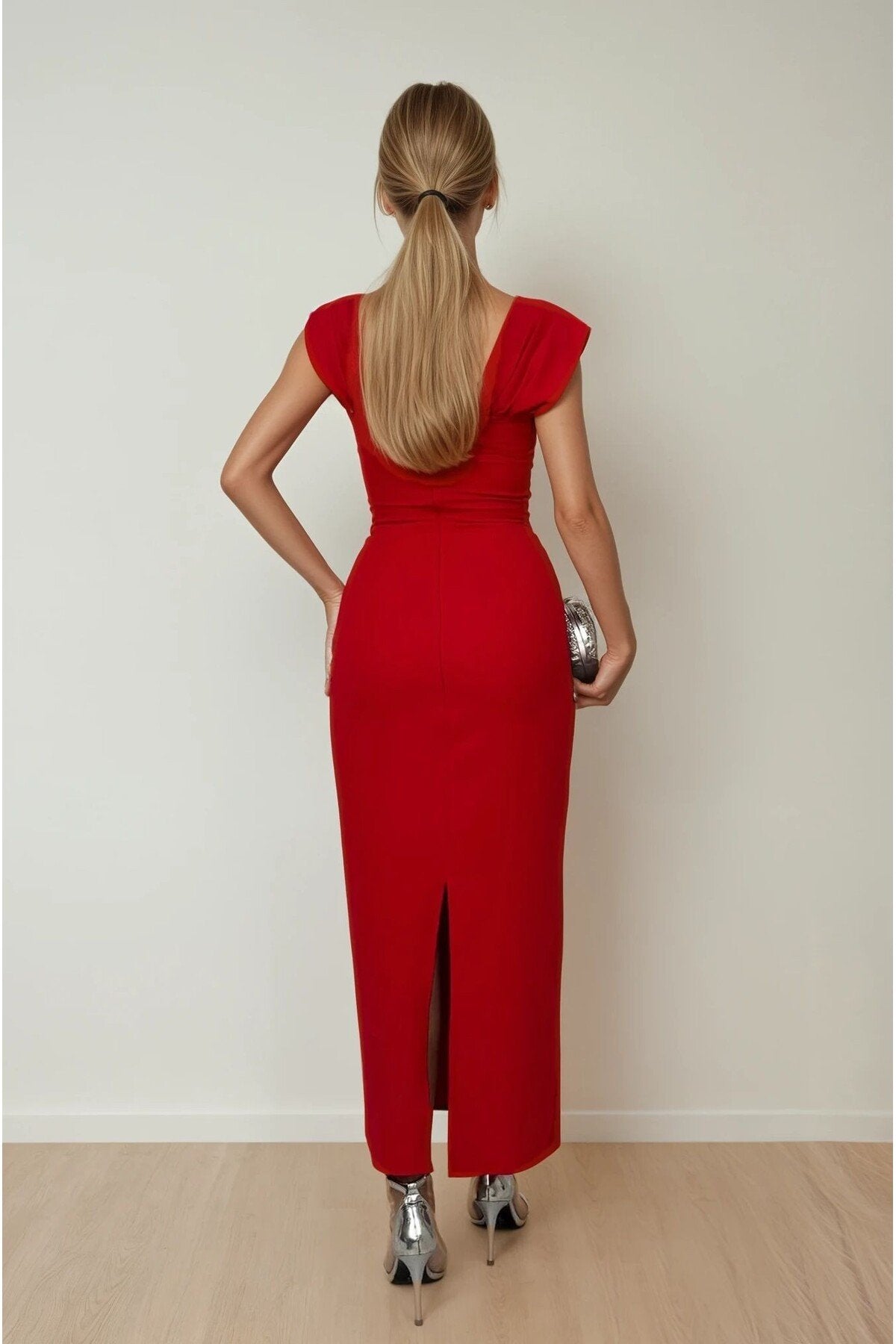 KADIN YAKASI TAŞ DETAYLI ATLAS KUMAŞ UZUN BOY DÜĞÜN NİŞAN SÖZ DAVET ELBİSESİ