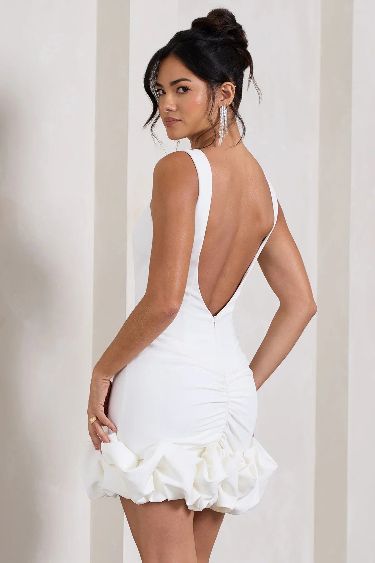 KADIN ETEĞİ FIRFIRLI SIRTI AÇIK KARE YAKA MİNİ ELBİSE