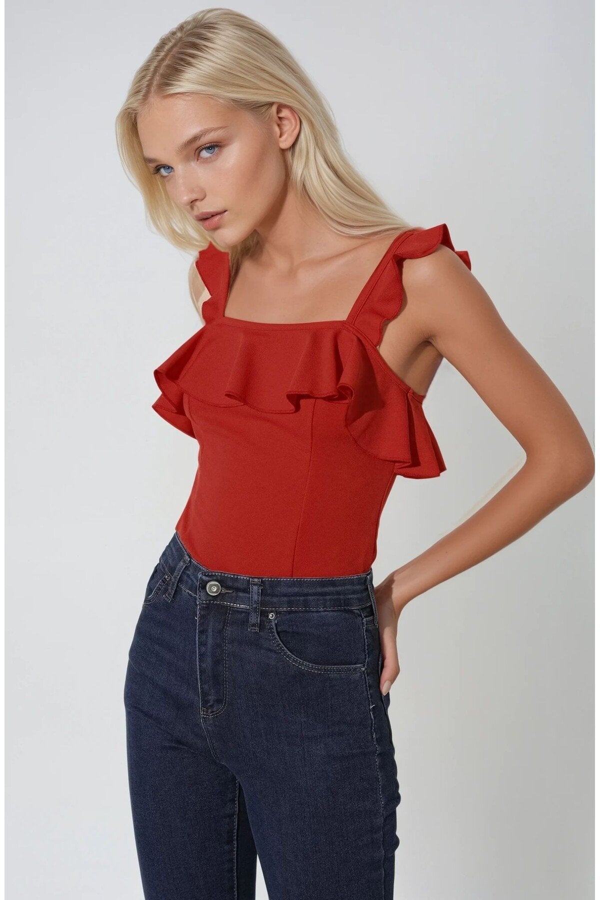 KADIN YAKASI VE OMUZLARI FIRFIRLI KARE YAKA ESNEK KUMAŞ BLUZ