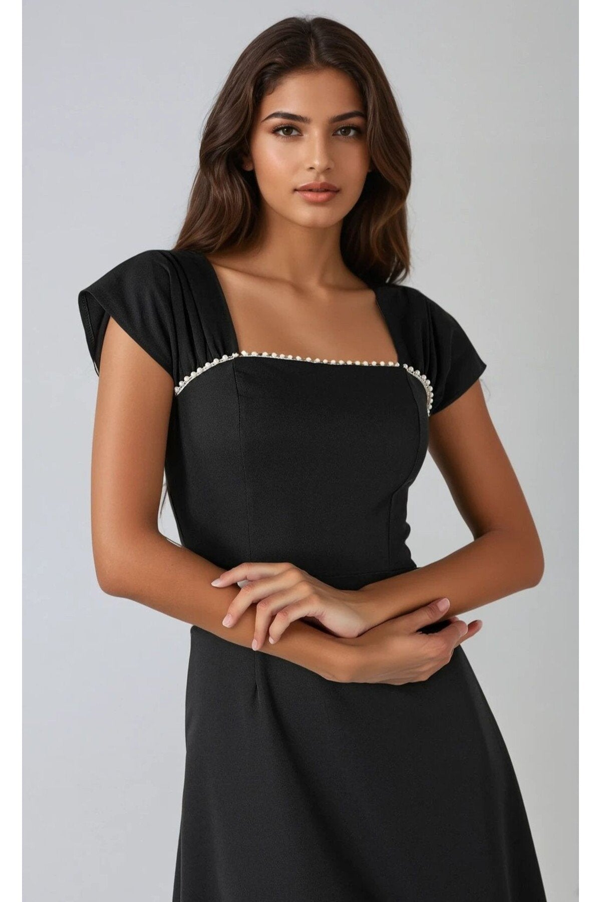 KADIN YAKASI İNCİ DETAYLI ATLAS KUMAŞ MİDİ BOY DÜĞÜN NİŞAN SÖZ DAVET ELBİSESİ