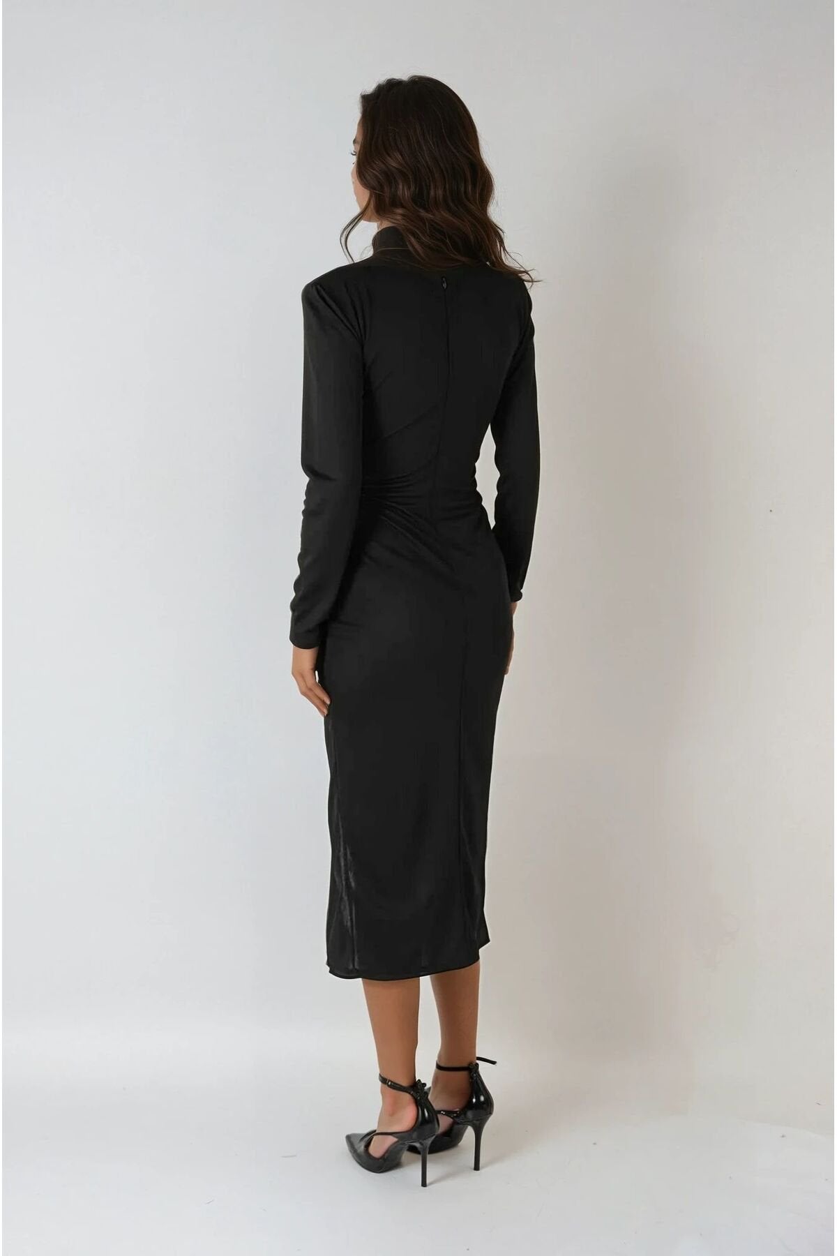 KADIN VATKALI DRAPE DETAYLI ESNEK KUMAŞ BROŞLU MİDİ BOY SÖZ DÜĞÜN NİŞAN DAVET ELBİSESİ