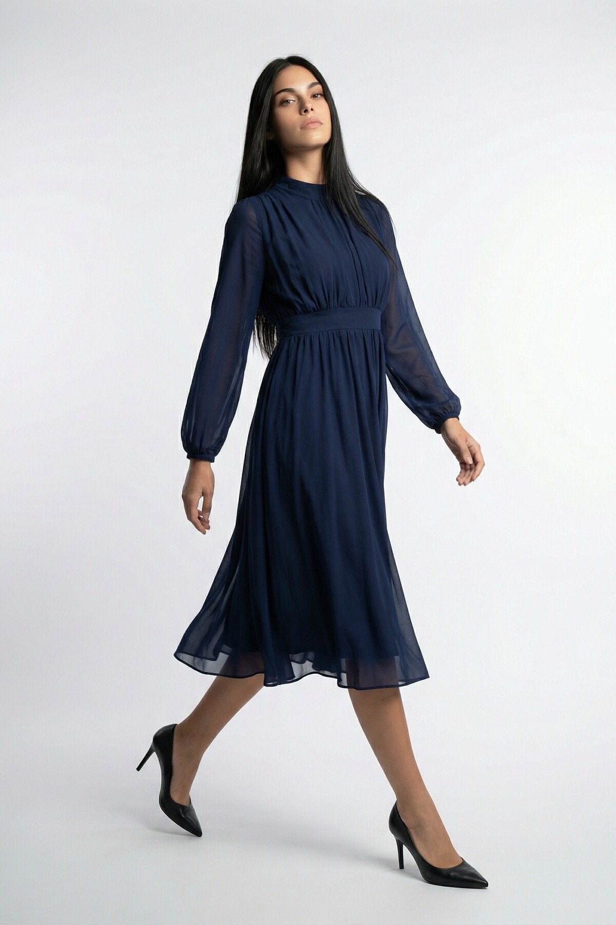 KADIN YARIM BALIKÇI YAKA BÜZGÜ DETAYLI ASTARLI MİDİ BOY ŞİFON ELBİSE