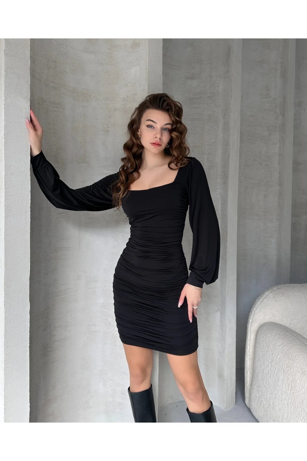 KADIN KARE YAKA BÜZGÜLÜ ÇİFT KAT SANDY KUMAŞ ELBİSE