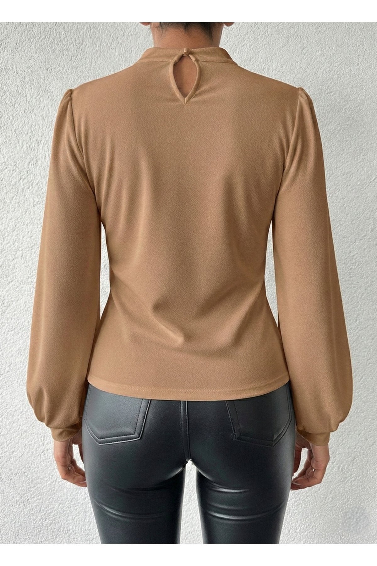 KADIN BALON KOL ÖNÜ DAMLA DETAYLI ESNEK ÖRME KUMAŞ BLUZ