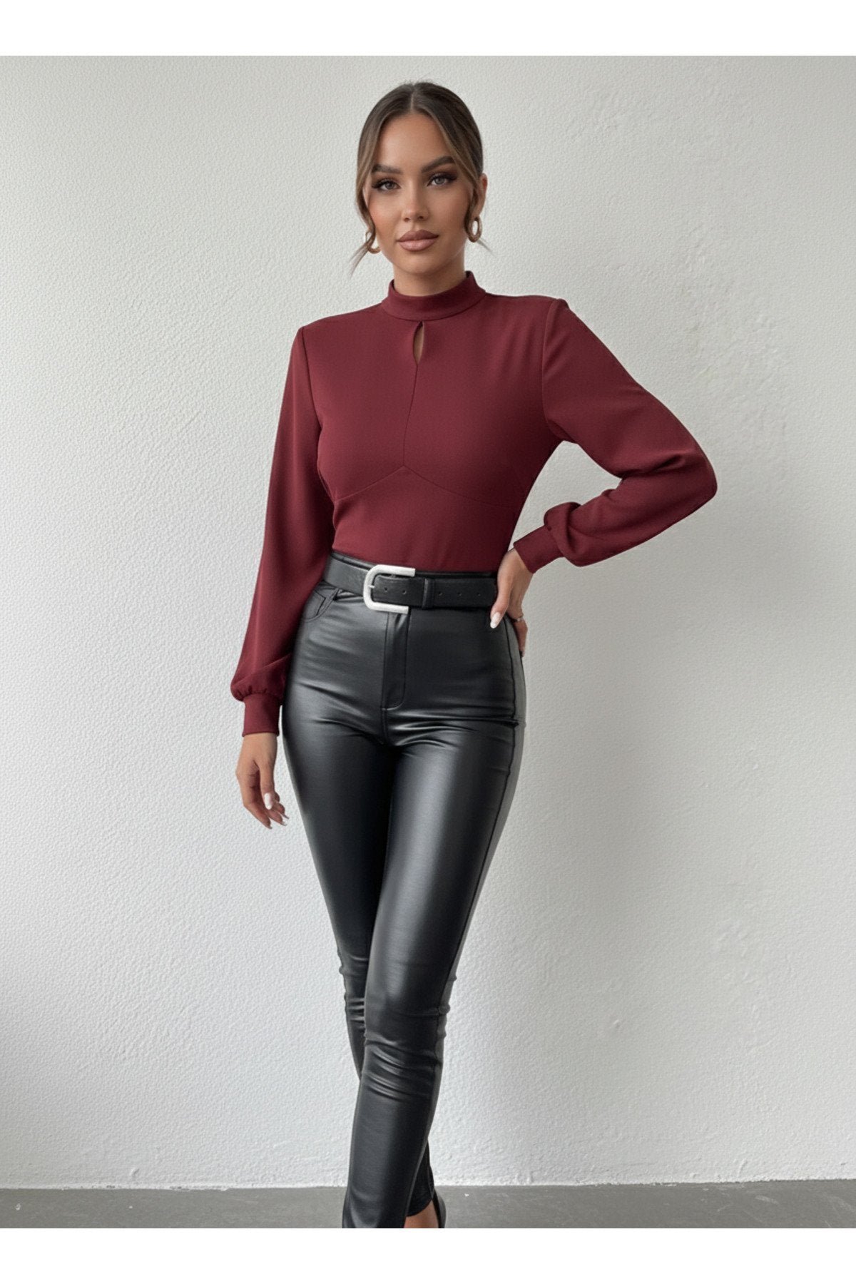 KADIN BALON KOL ÖNÜ DAMLA DETAYLI ESNEK ÖRME KUMAŞ BLUZ