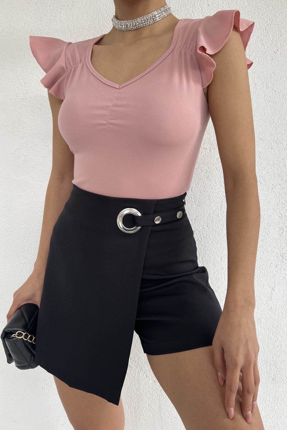 KADIN KALP YAKA ÖNÜ BÜZGÜLÜ OMUZLARI FIRFIRLI ESNEK ÖRME KUMAŞ BLUZ